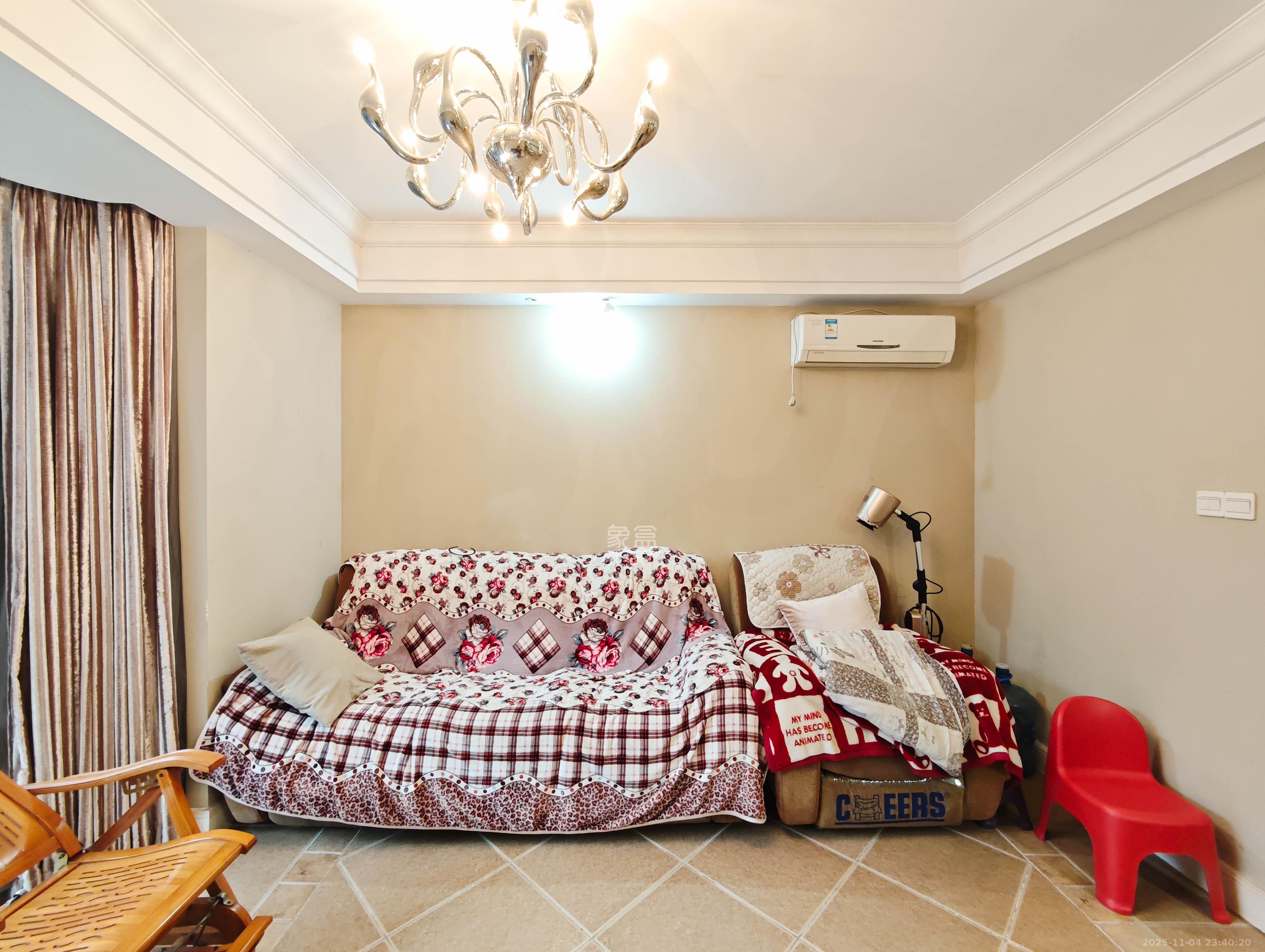 保利城(中航城国际社区、郡原美村) 2室1厅1卫 70.0万 保利城(中航城国际社区、郡原美村) 2室1厅1卫 70.0万客厅