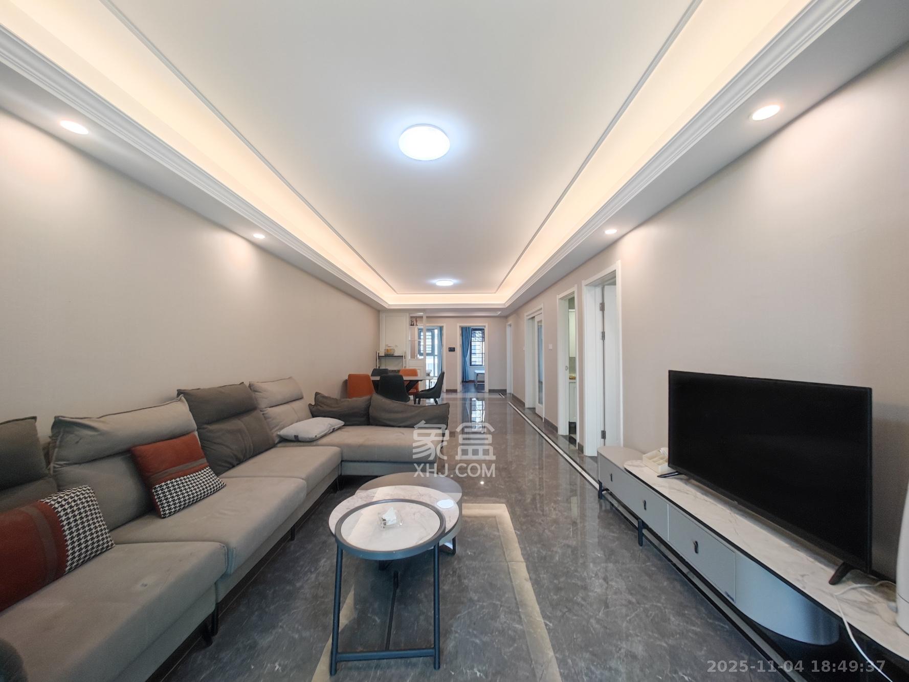 中海珑悦府 4室2厅2卫 120.0万 中海珑悦府 4室2厅2卫 120.0万客厅