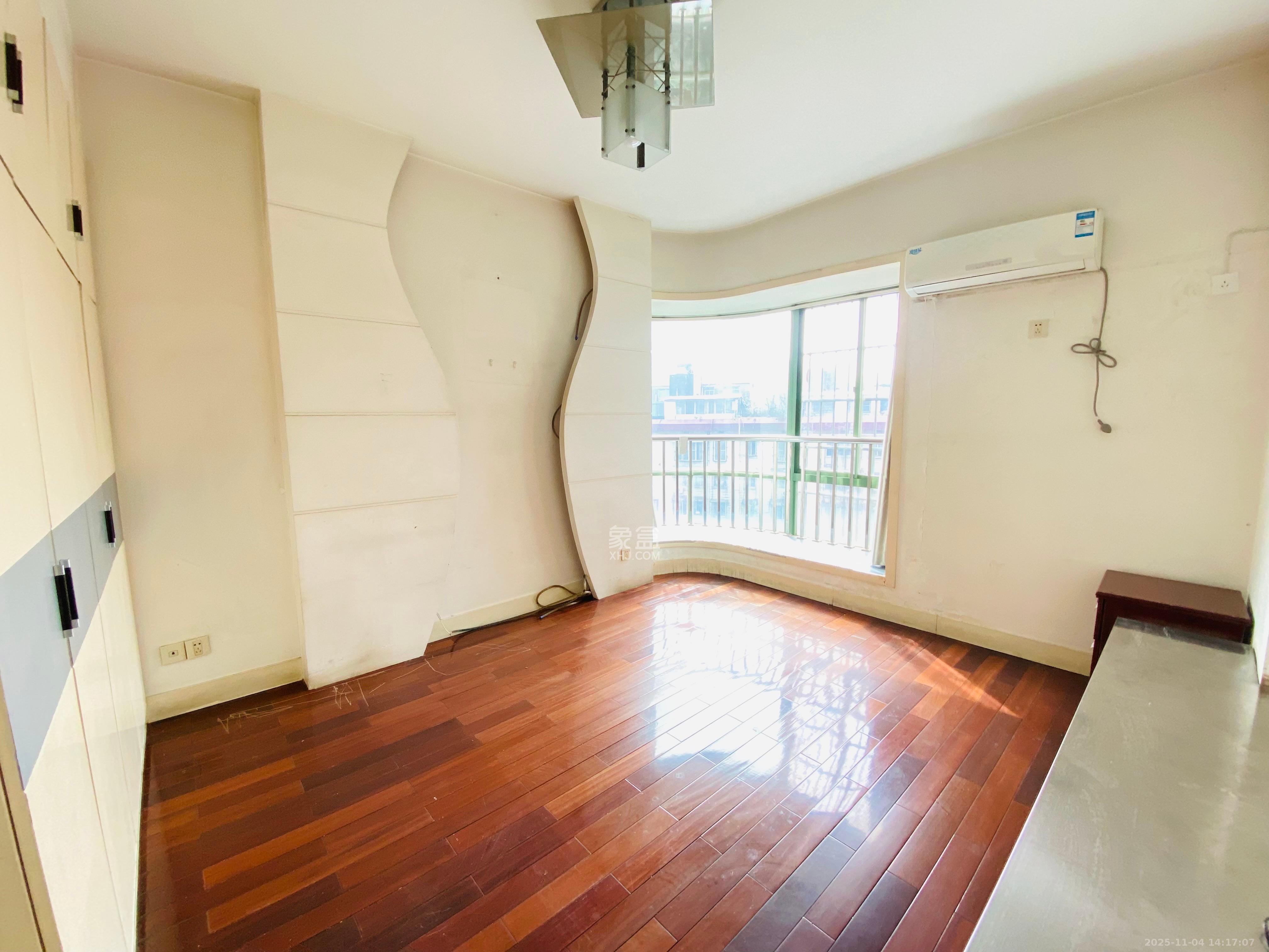 佳逸豪园  4室2厅2卫    3100.0元/月室内图