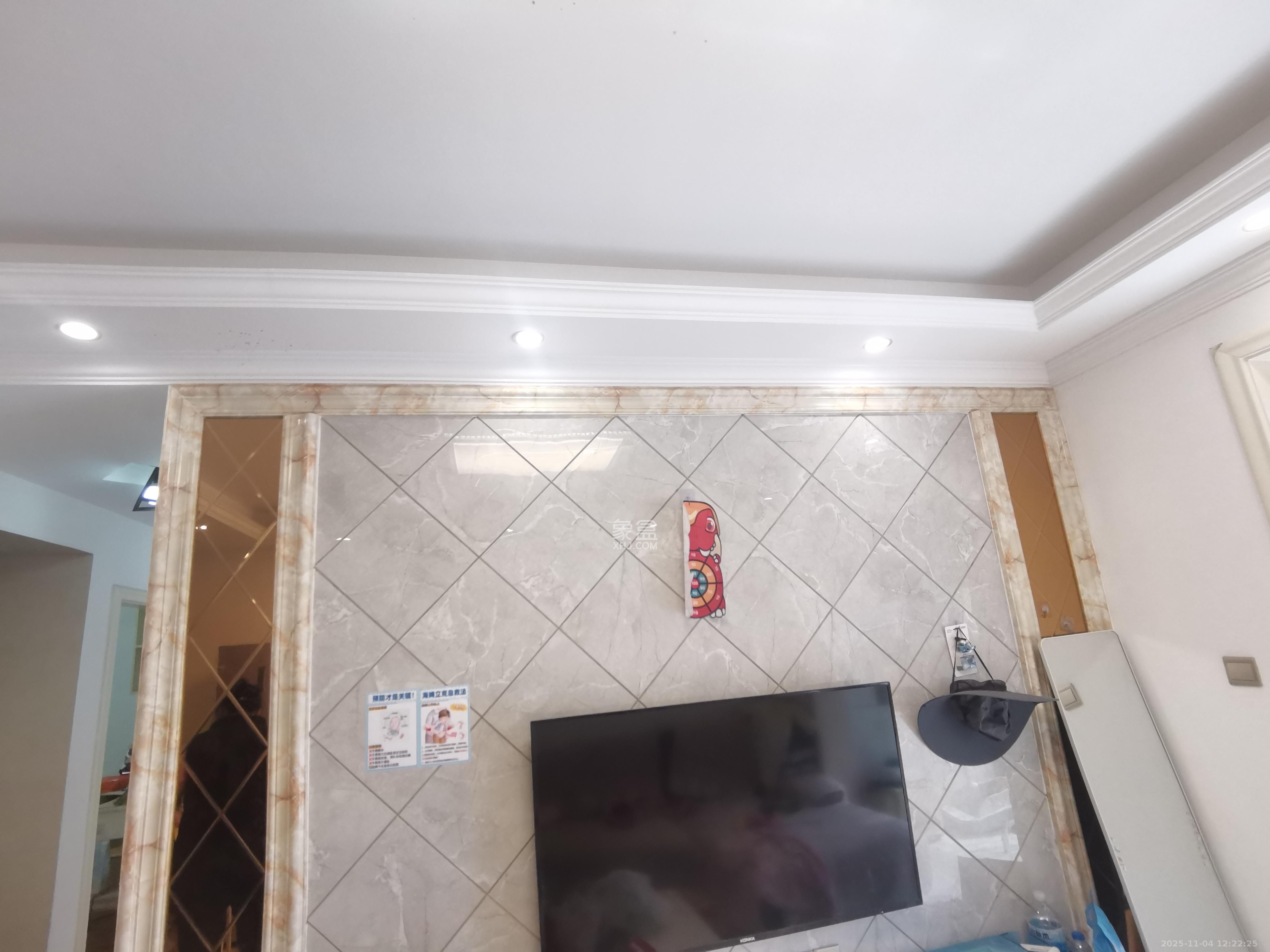 华润置地广场二期  3室1厅1卫    2300.0元/月