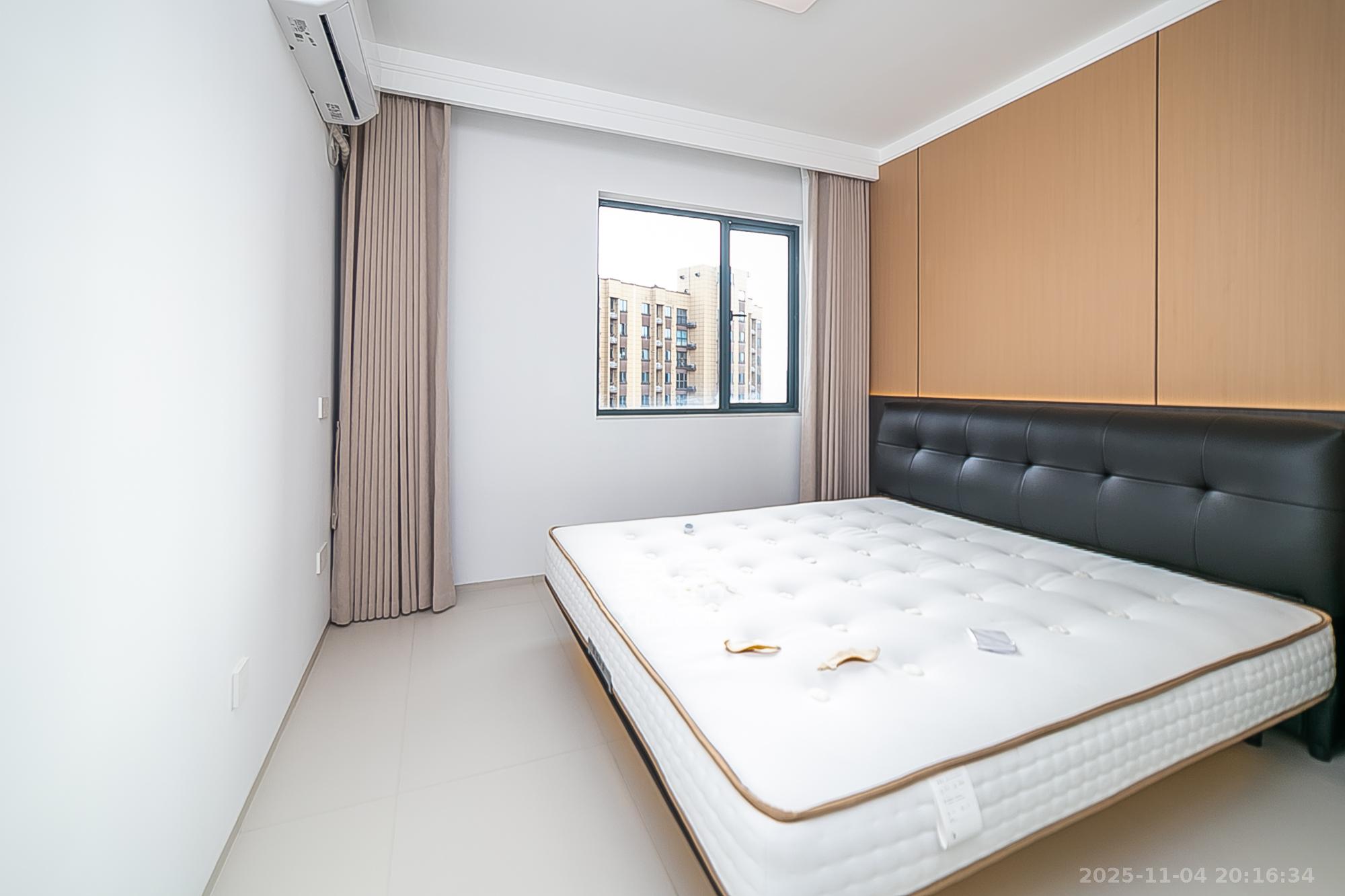 荣盛花语书苑  3室2厅1卫    150.0万卧室