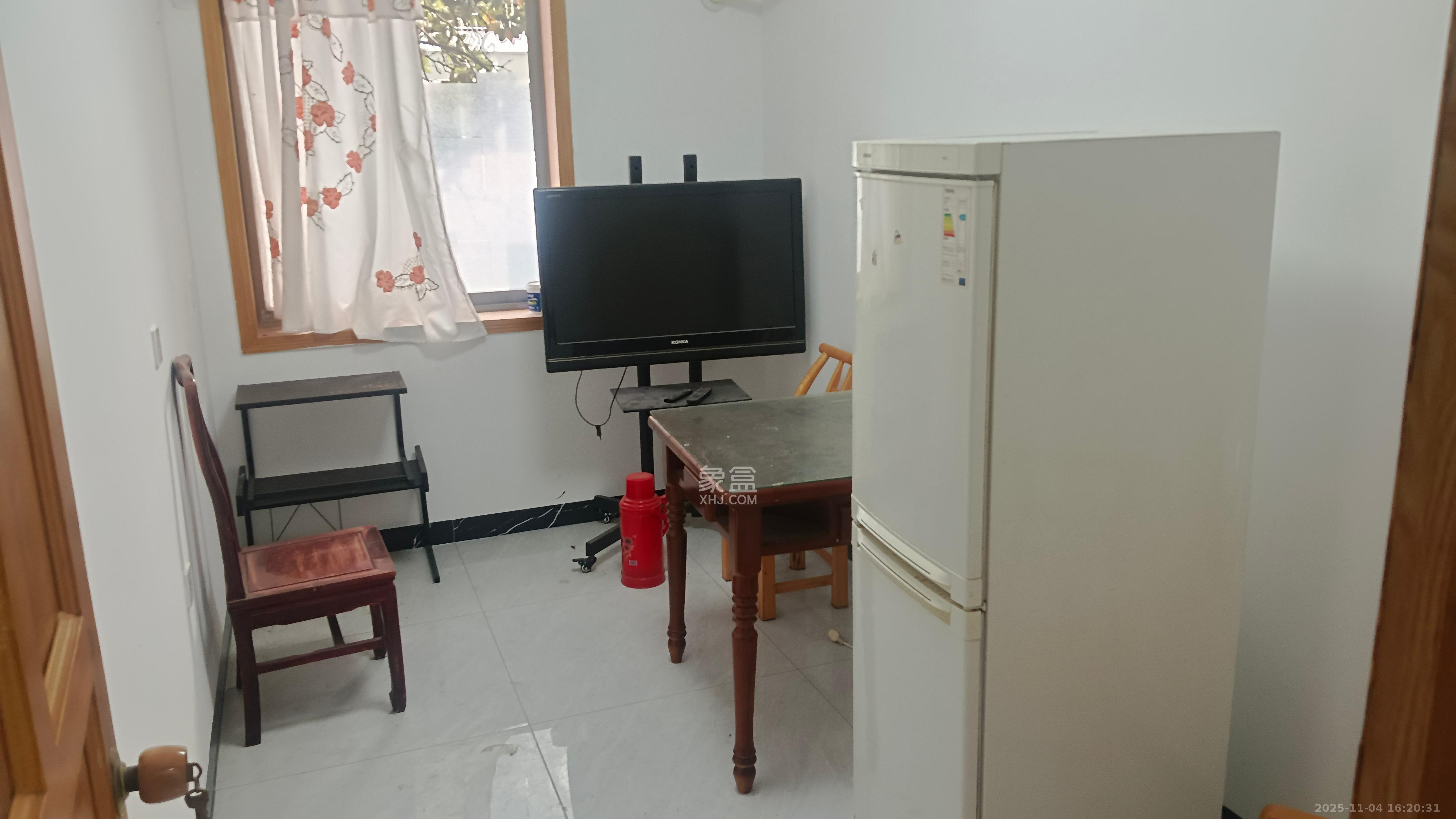 湖南省农业物资总公司宿舍  3室2厅2卫    2500.0元/月