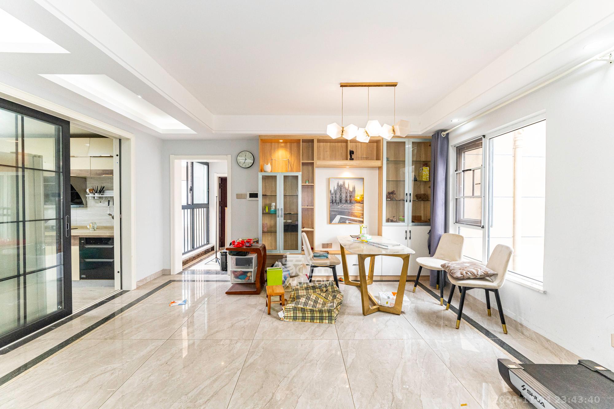 荣盛花语城  3室2厅2卫    79.8万客厅