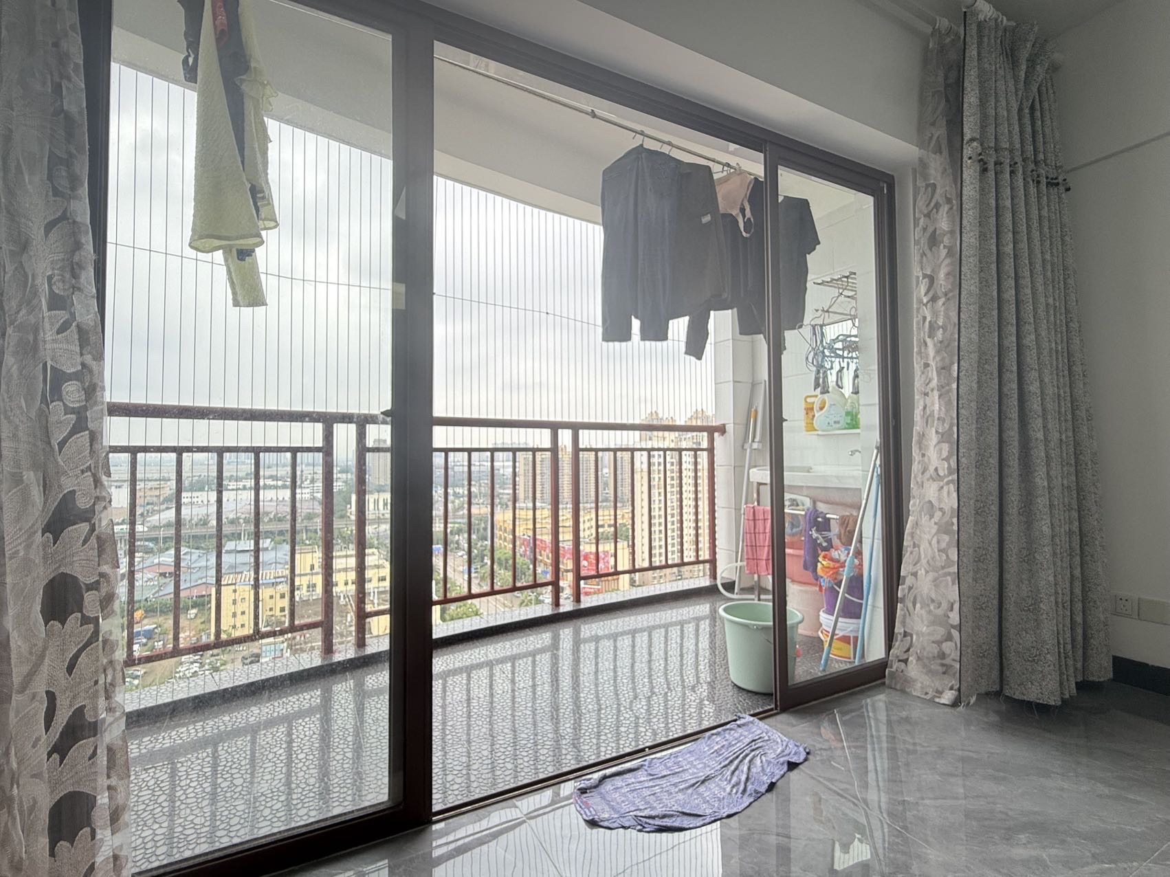 九九华府（一期）  1室0厅0卫    109.0万客厅