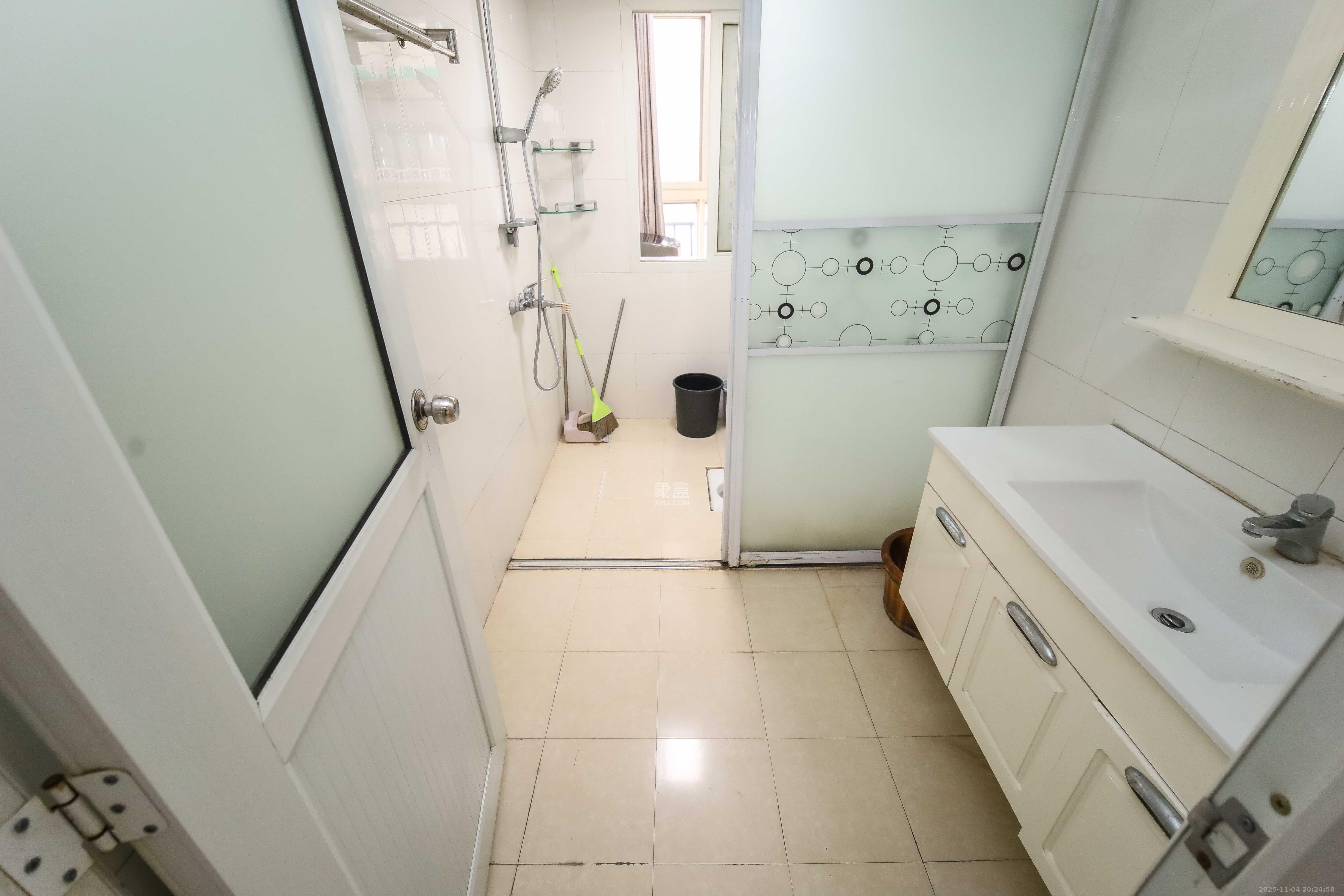 浏阳河畔家园  3室2厅1卫    94.0万卫生间