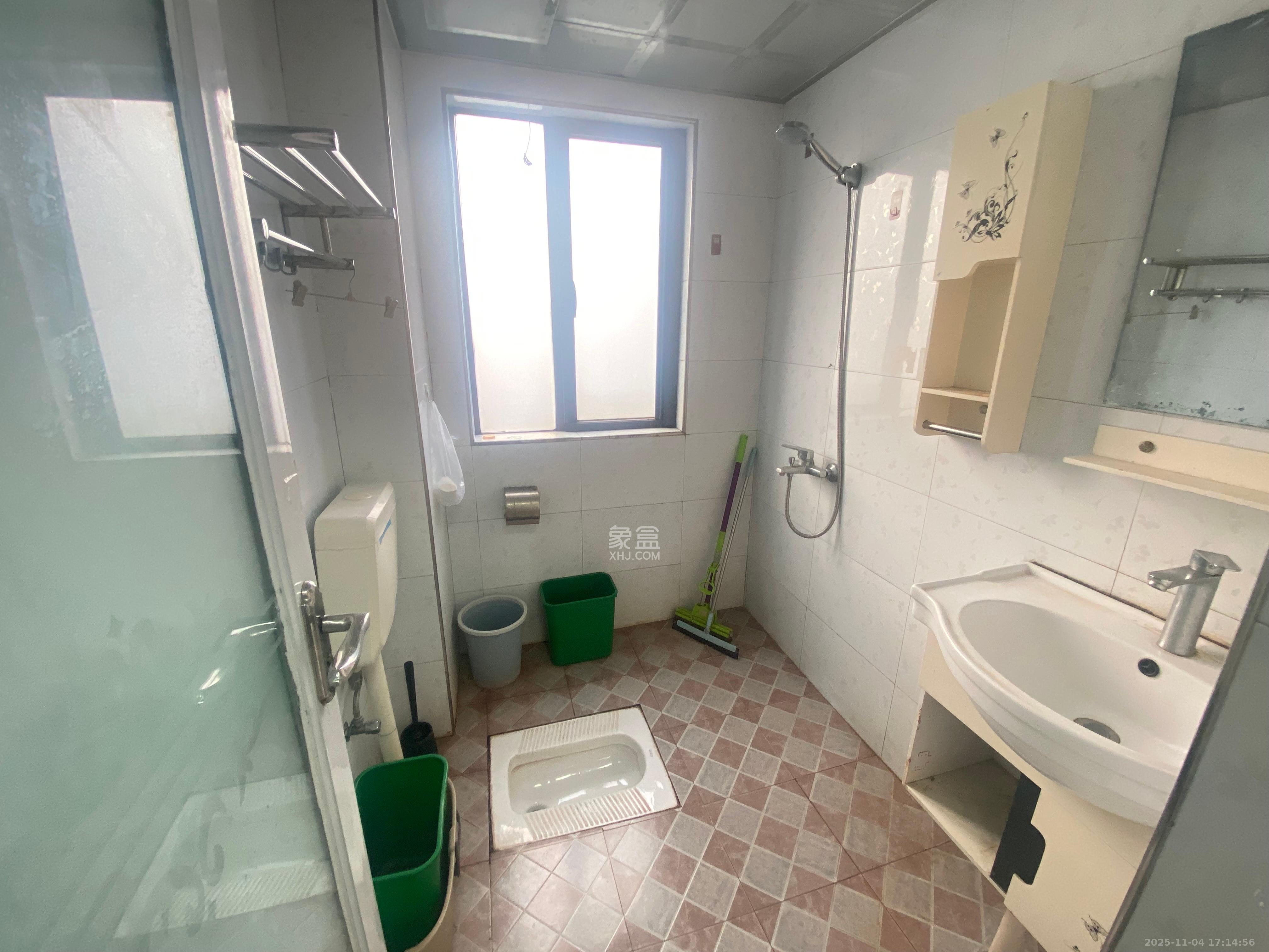 高信向日葵 3室2厅1卫 2600.0元/月 高信向日葵 3室2厅1卫 2600.0元/月室内图