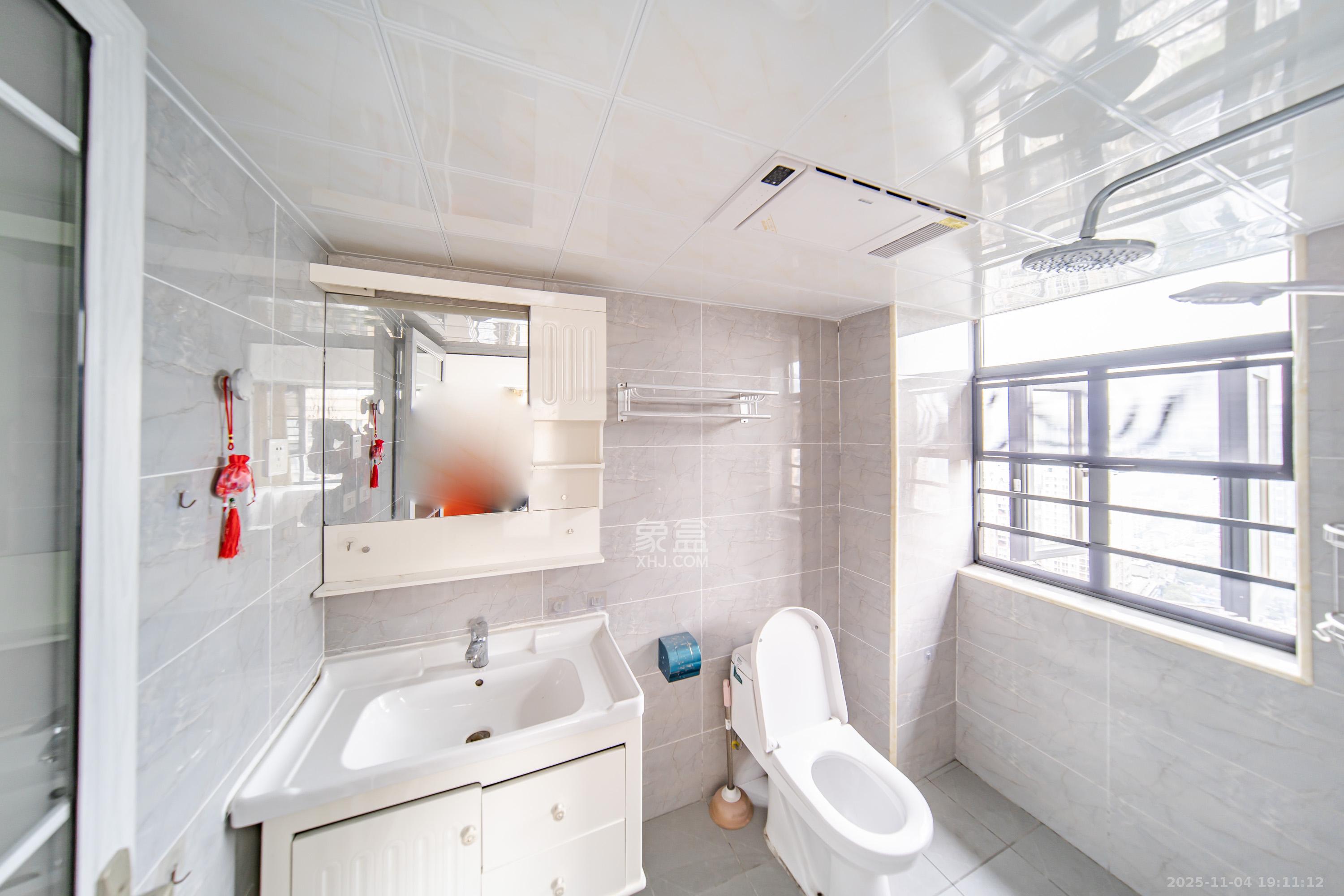 天健城 4室2厅2卫 210.0万 天健城 4室2厅2卫 210.0万卫生间