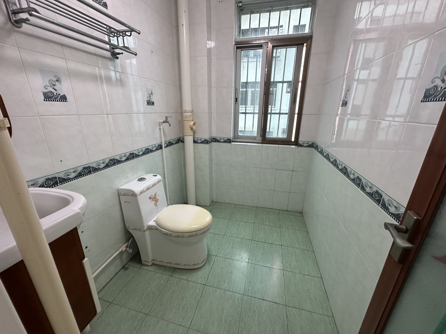 鑫华龙花园 1室0厅0卫 215.0万 鑫华龙花园 1室0厅0卫 215.0万客厅