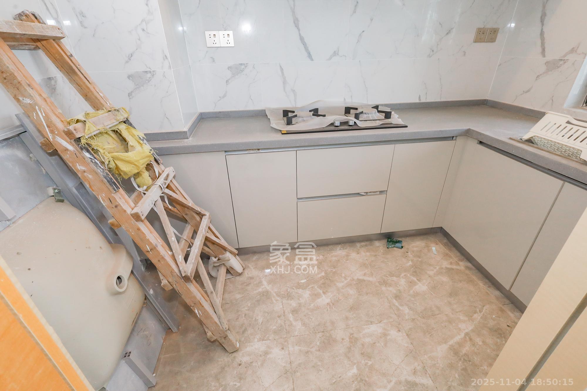 复地滨江金融中心  4室2厅2卫    212.0万厨房