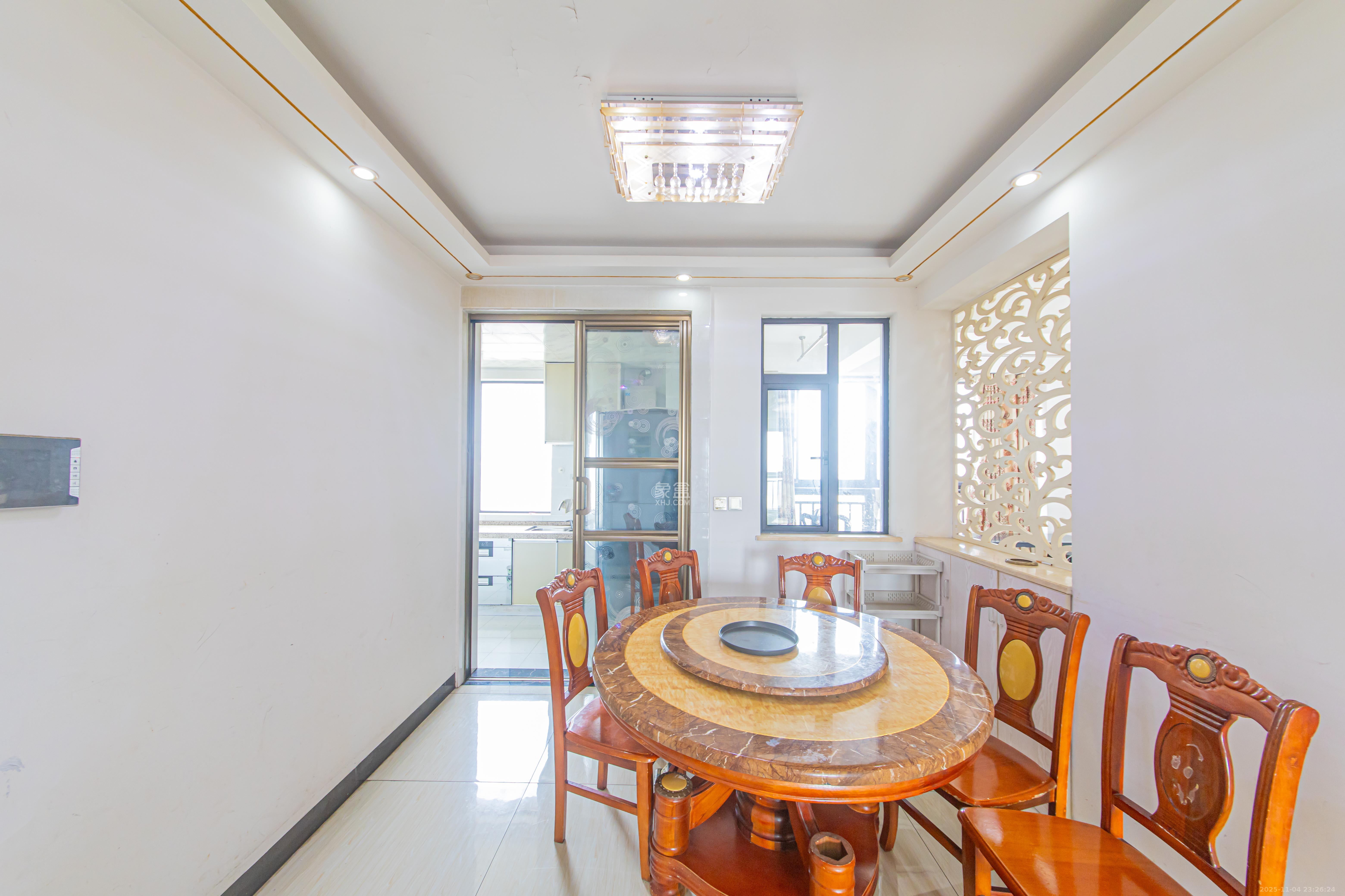 兴汝金城 3室2厅2卫 158.0万 兴汝金城 3室2厅2卫 158.0万客厅