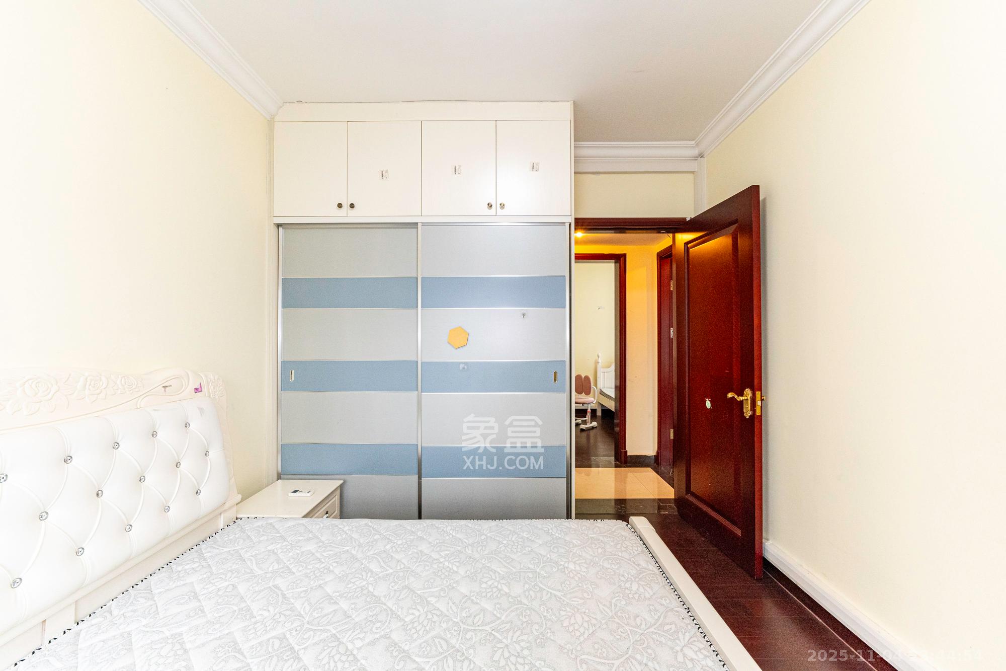 恒大翡翠华庭 3室2厅2卫 94.0万 恒大翡翠华庭 3室2厅2卫 94.0万卧室