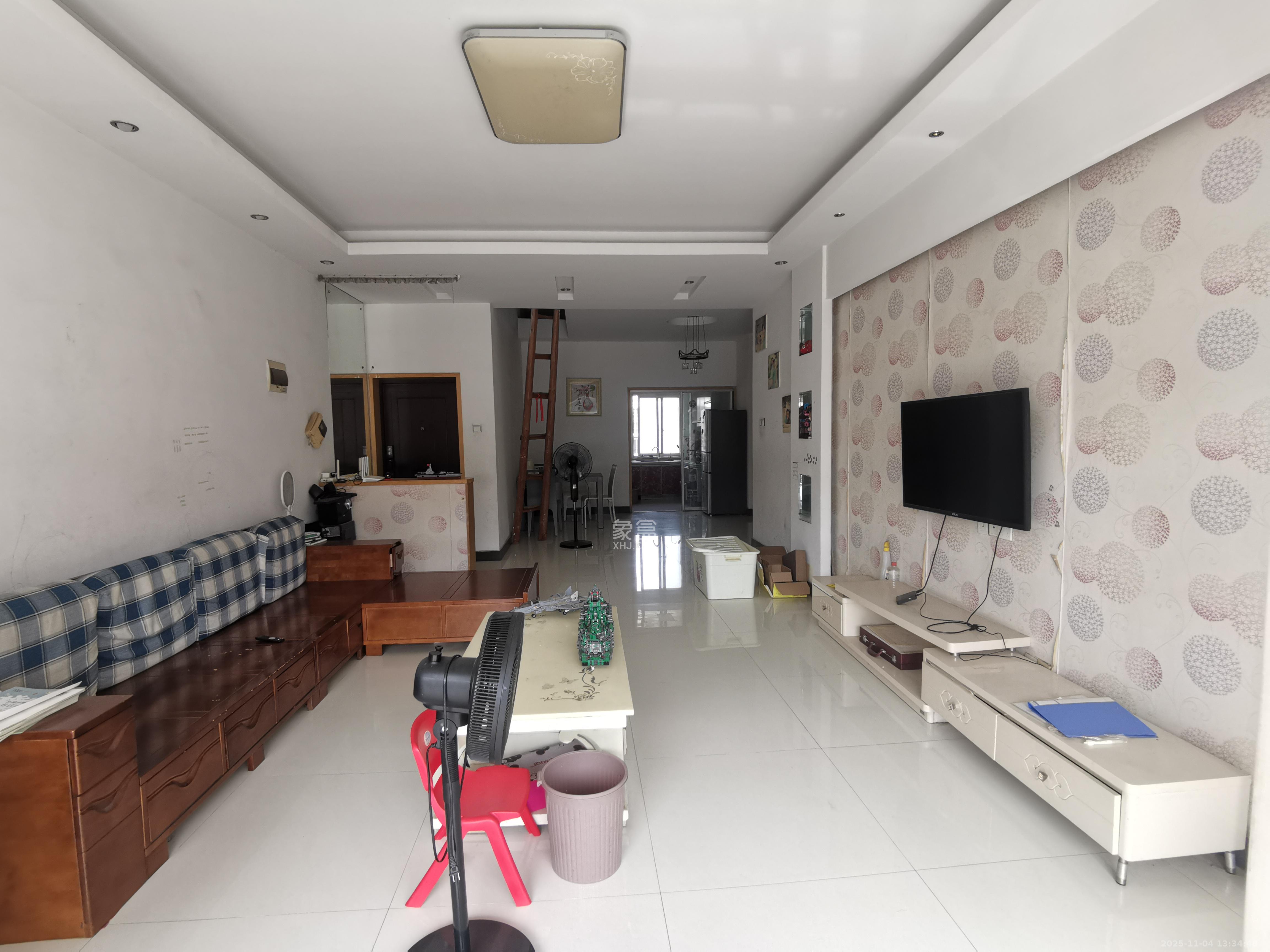 星城国际  3室2厅2卫    1800.0元/月