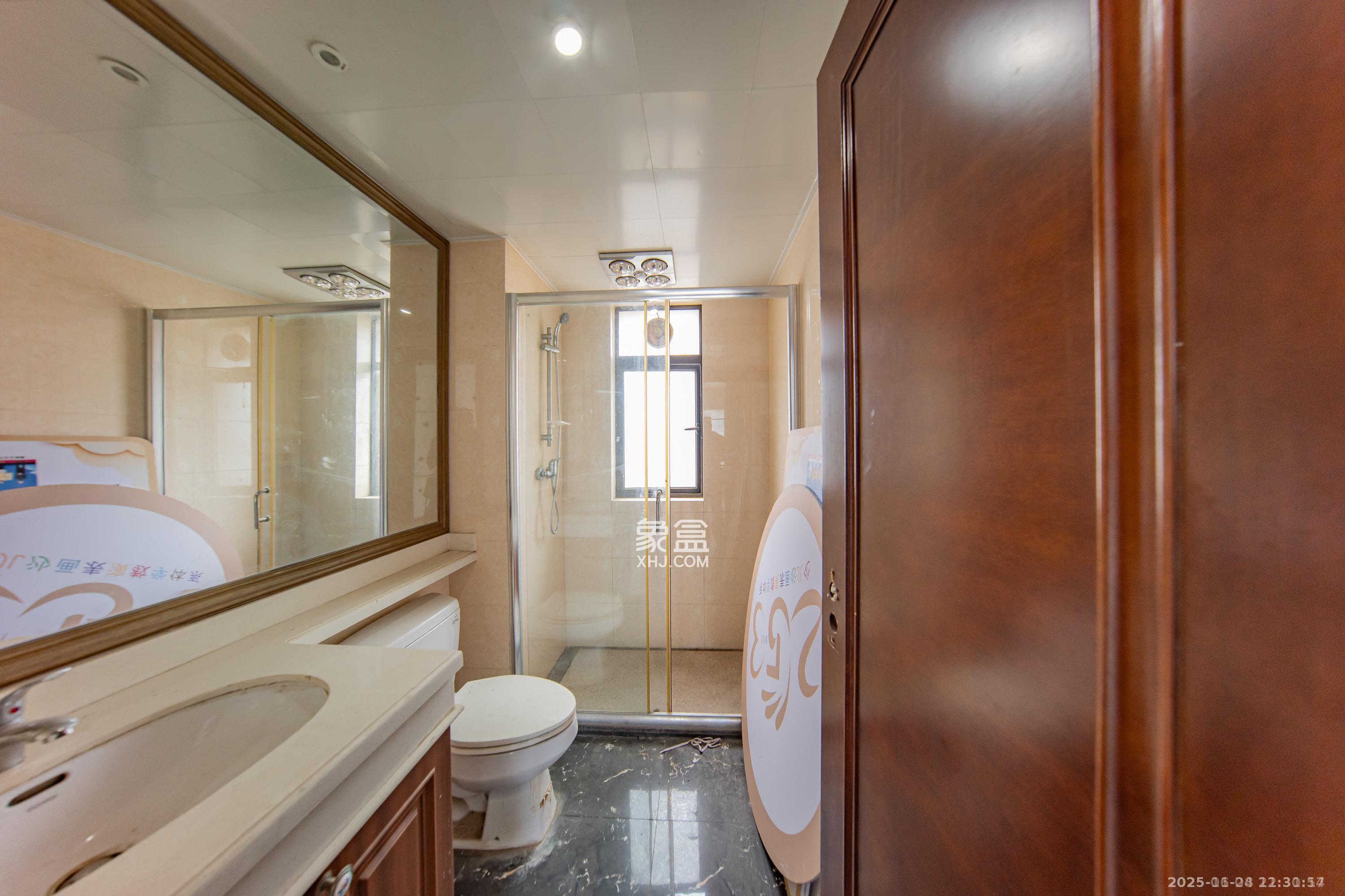 中海国际三期  4室2厅2卫    2200.0元/月室内图