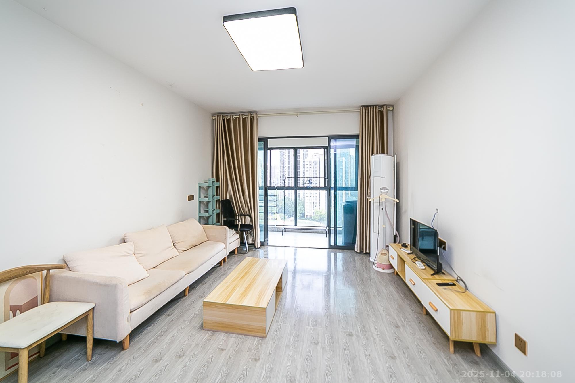 长盛岚庭 3室2厅1卫 99.0万 长盛岚庭 3室2厅1卫 99.0万客厅