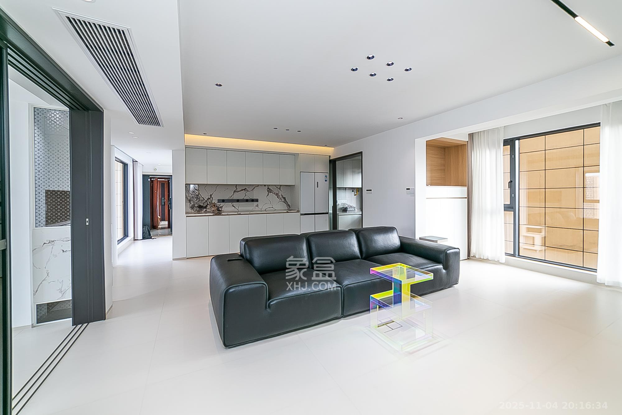 荣盛花语书苑  3室2厅1卫    150.0万客厅