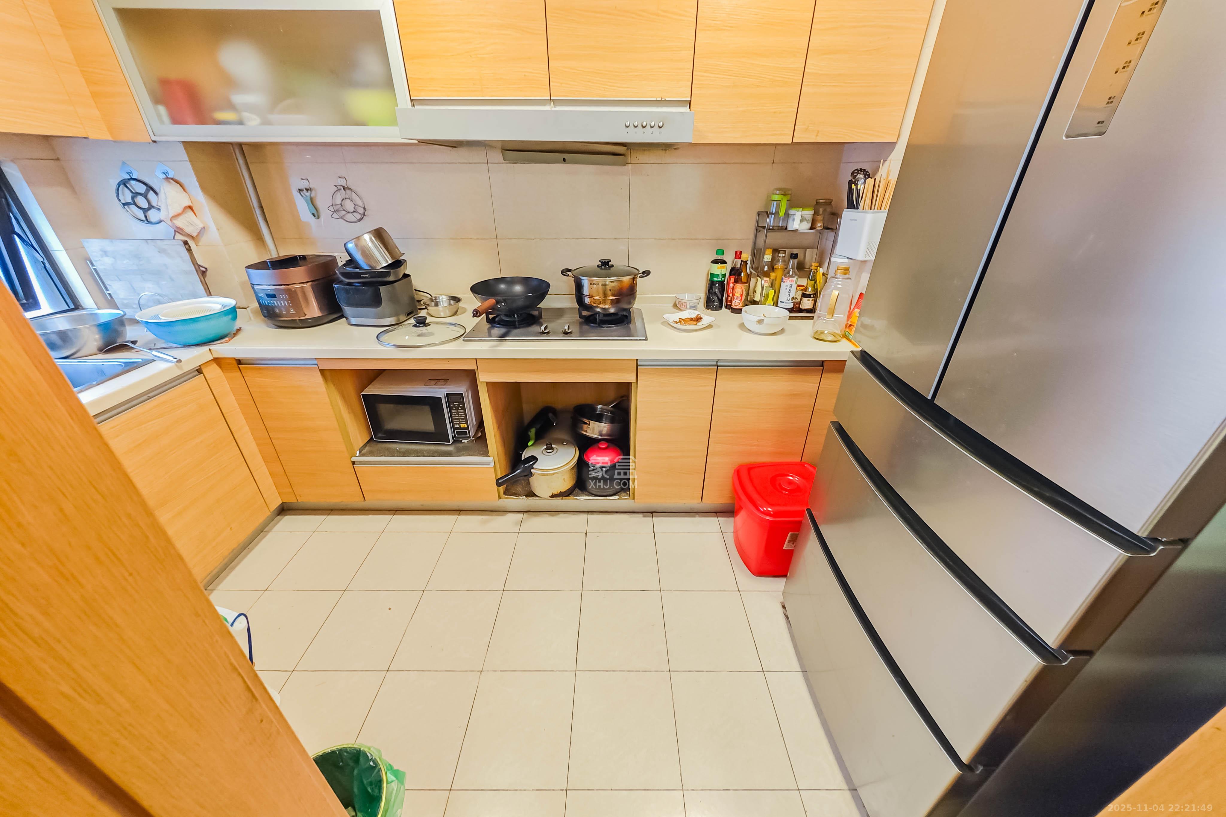 旭辉国际广场(永升商业广场) 4室2厅2卫 165.0万 旭辉国际广场(永升商业广场) 4室2厅2卫 165.0万其他