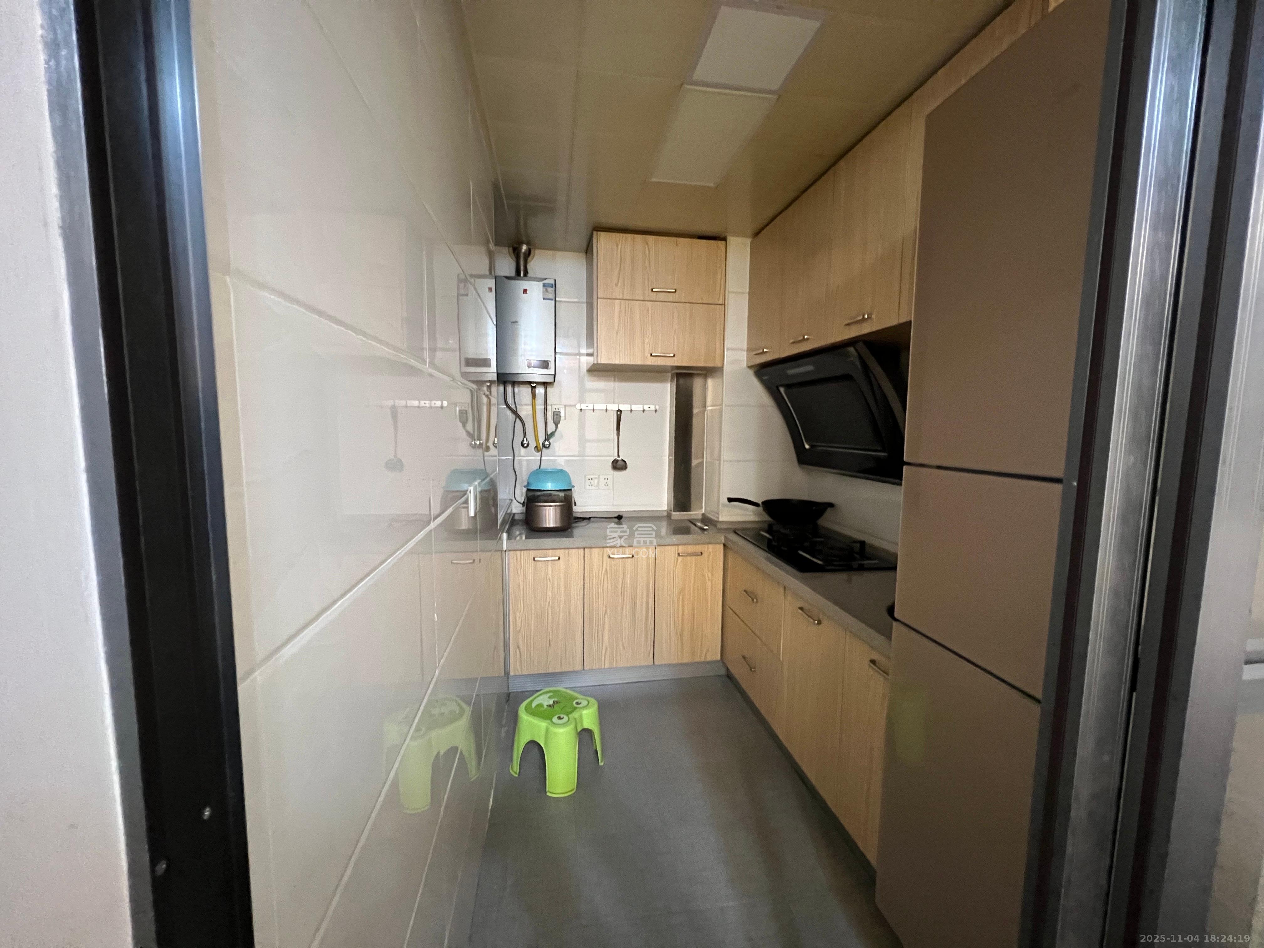 百纳广场（百纳公寓）  2室2厅1卫    2400.0元/月室内图