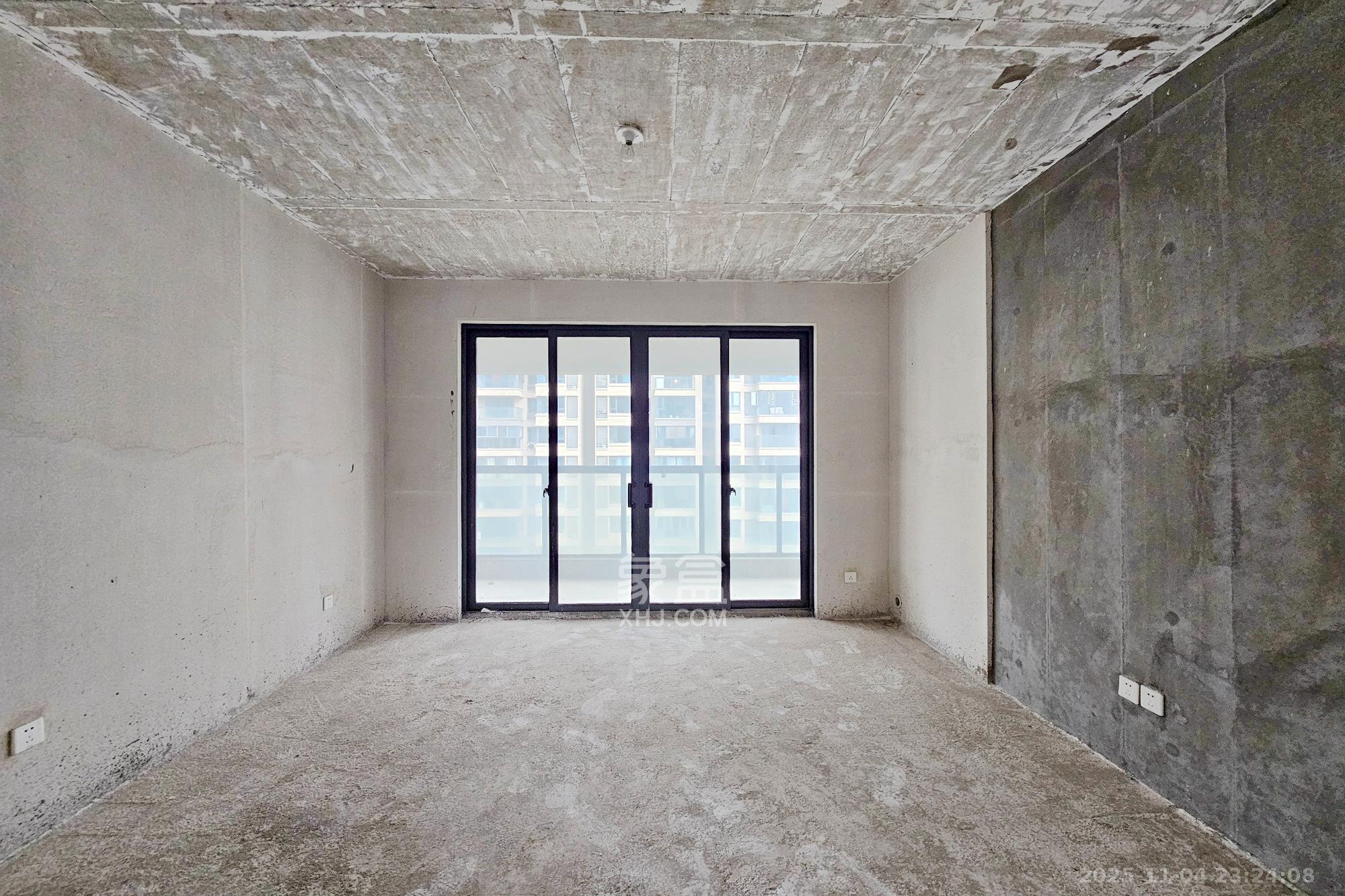 长房东旭国际 4室2厅2卫 145.0万 长房东旭国际 4室2厅2卫 145.0万客厅