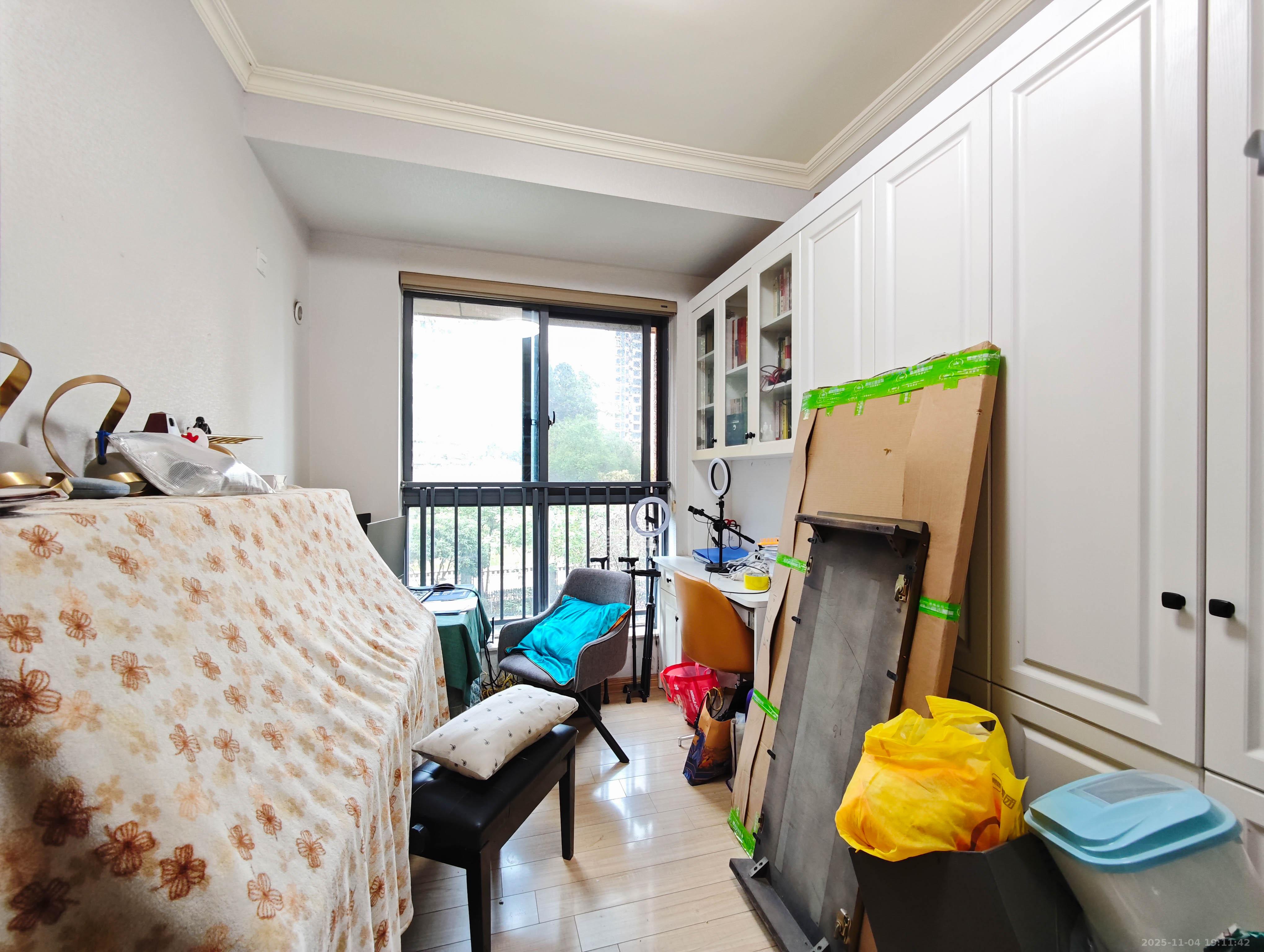 碧桂园南城首府(东宸林海) 4室2厅2卫 96.5万 碧桂园南城首府(东宸林海) 4室2厅2卫 96.5万卧室