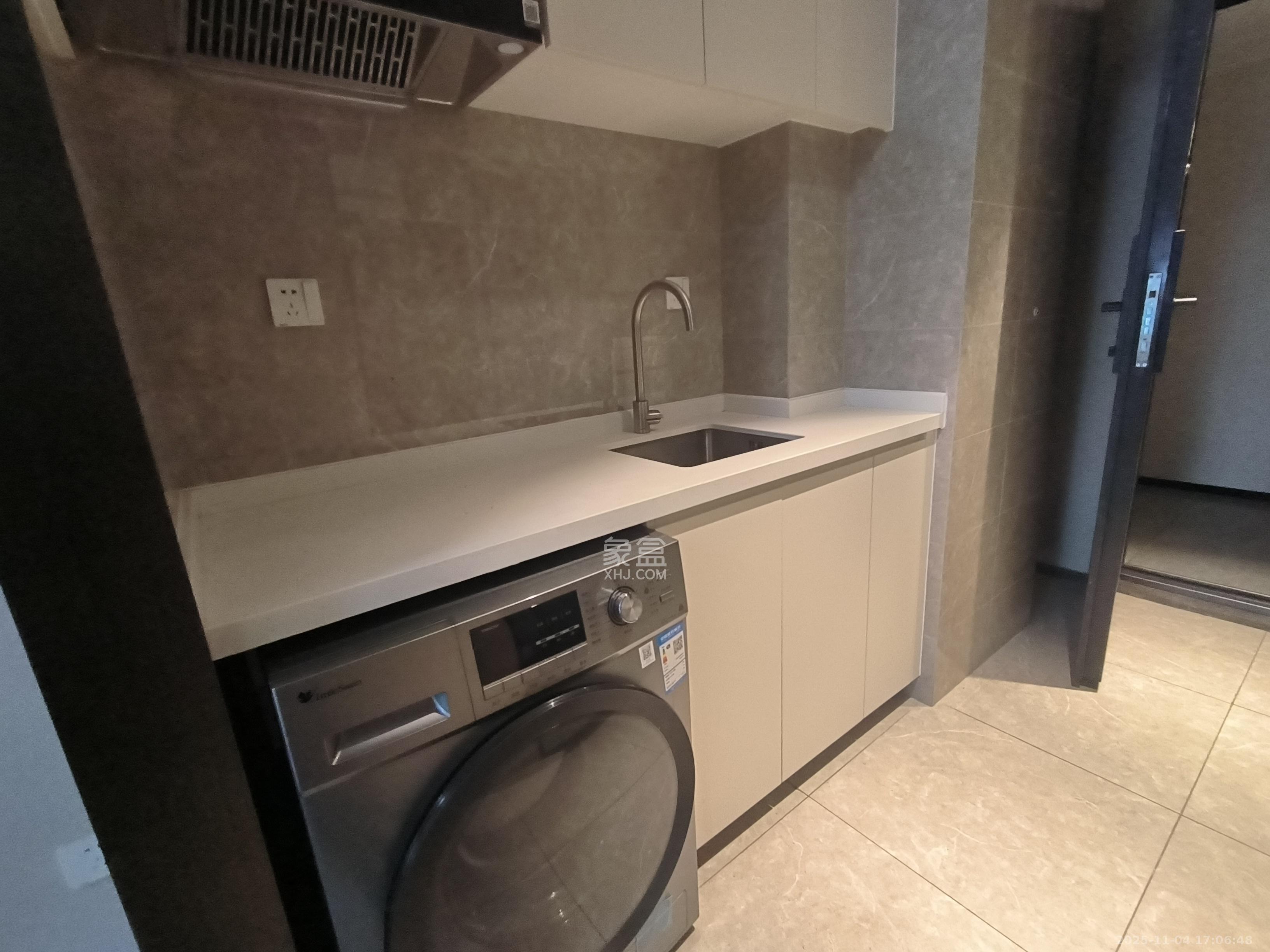 华润置地中心 1室1厅1卫 2100.0元/月 华润置地中心 1室1厅1卫 2100.0元/月室内图