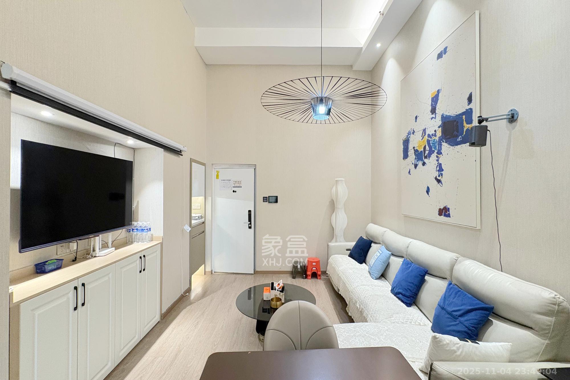 华远云玺公寓 4室2厅2卫 200.0万 华远云玺公寓 4室2厅2卫 200.0万客厅