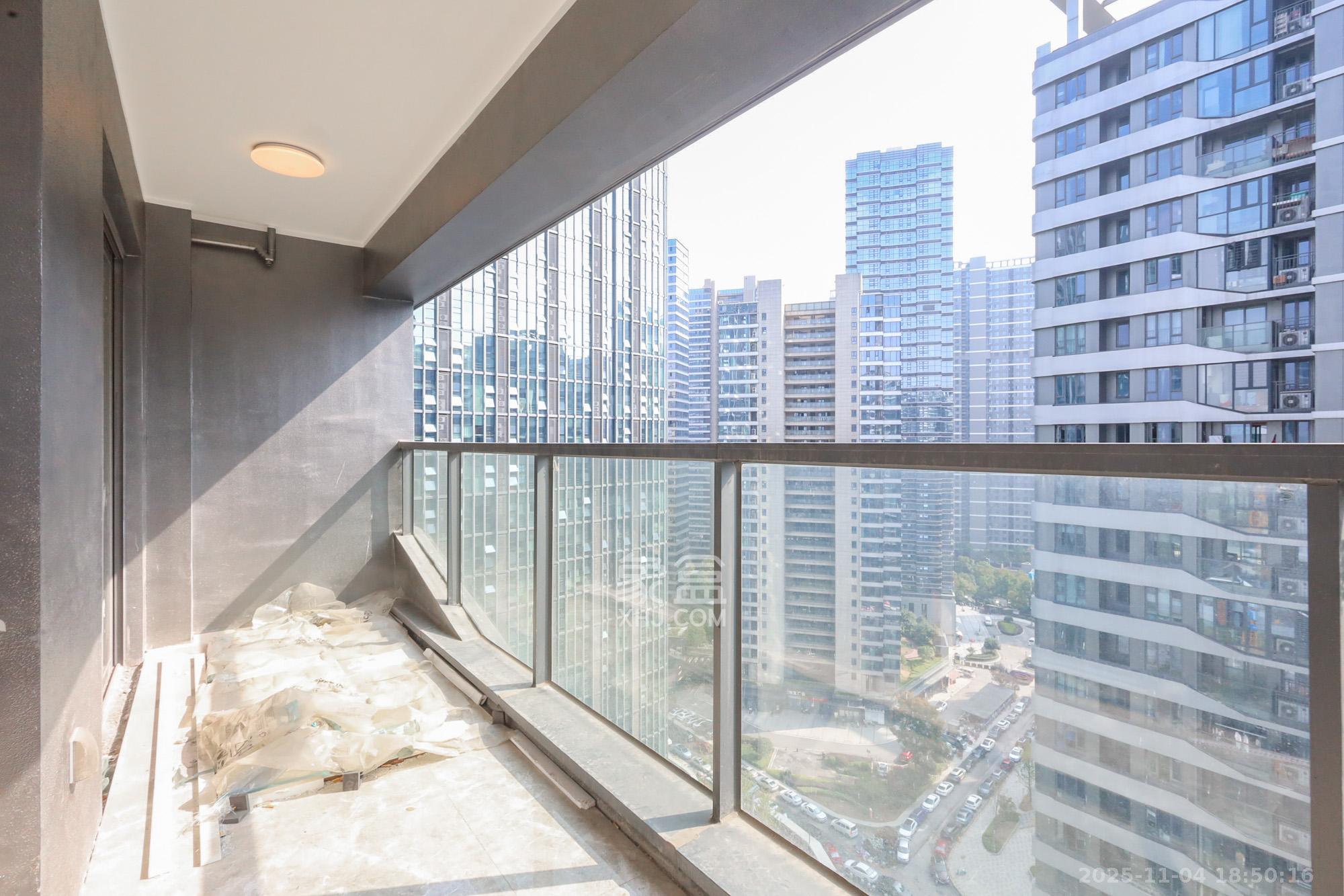 复地滨江金融中心 4室2厅2卫 212.0万 复地滨江金融中心 4室2厅2卫 212.0万阳台