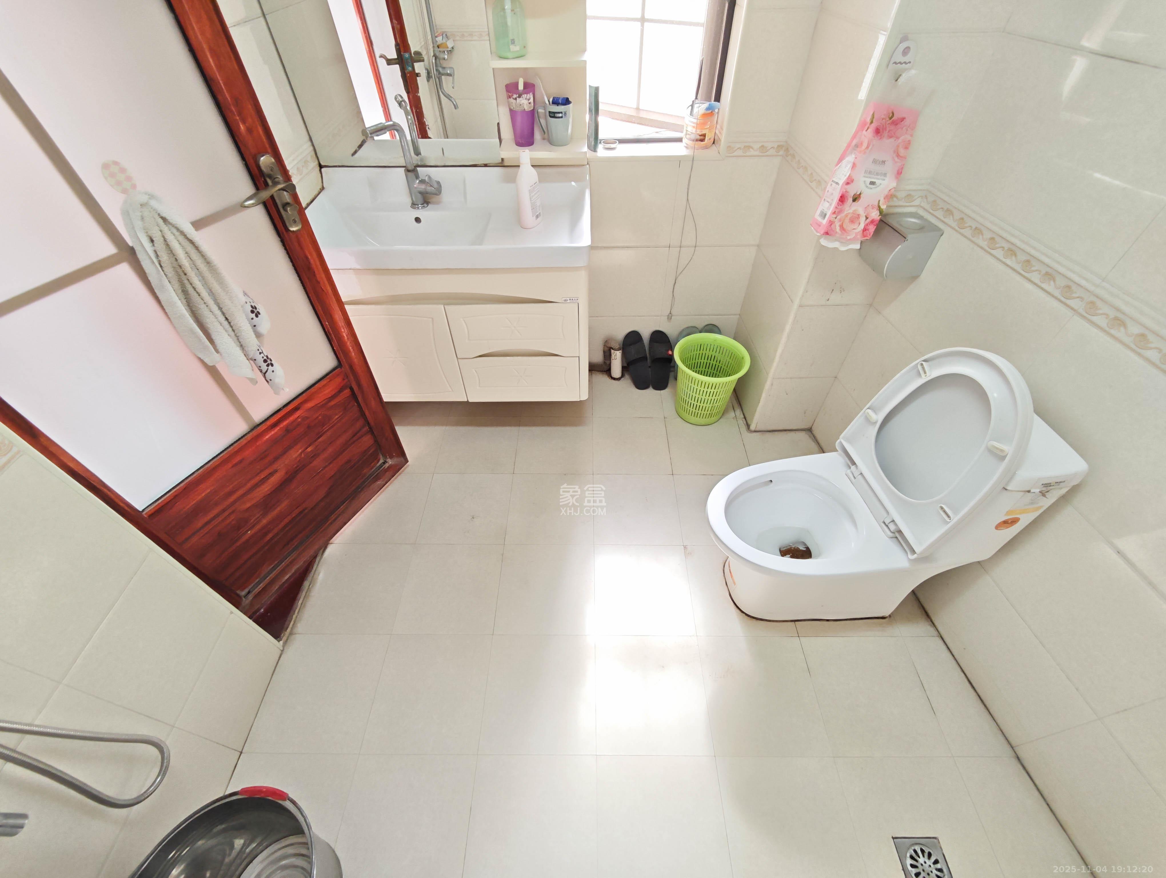 宏聚地中海 4室2厅2卫 158.0万 宏聚地中海 4室2厅2卫 158.0万卫生间