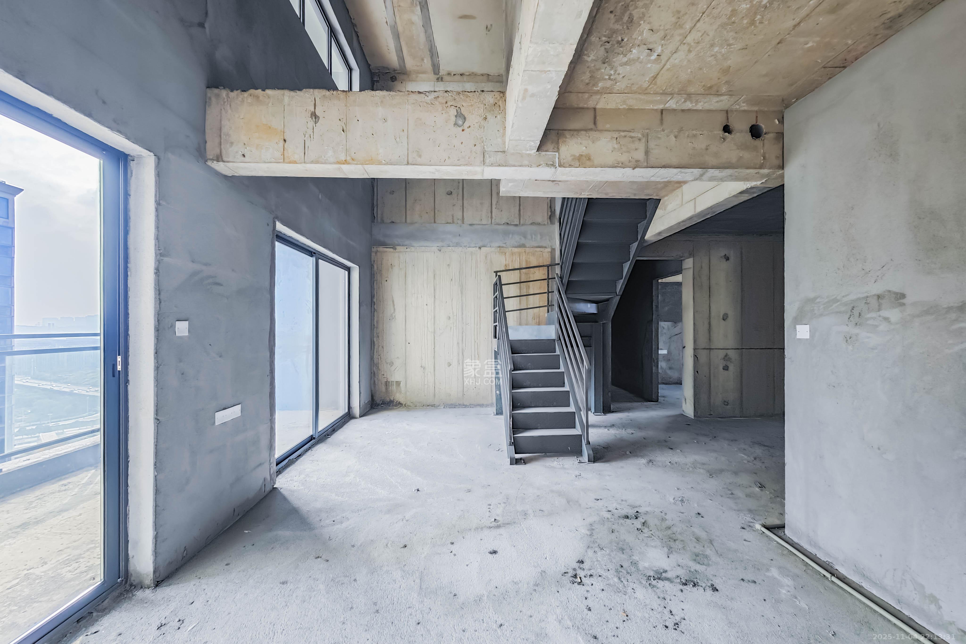 佳兆业城市广场  4室2厅2卫    156.0万客厅