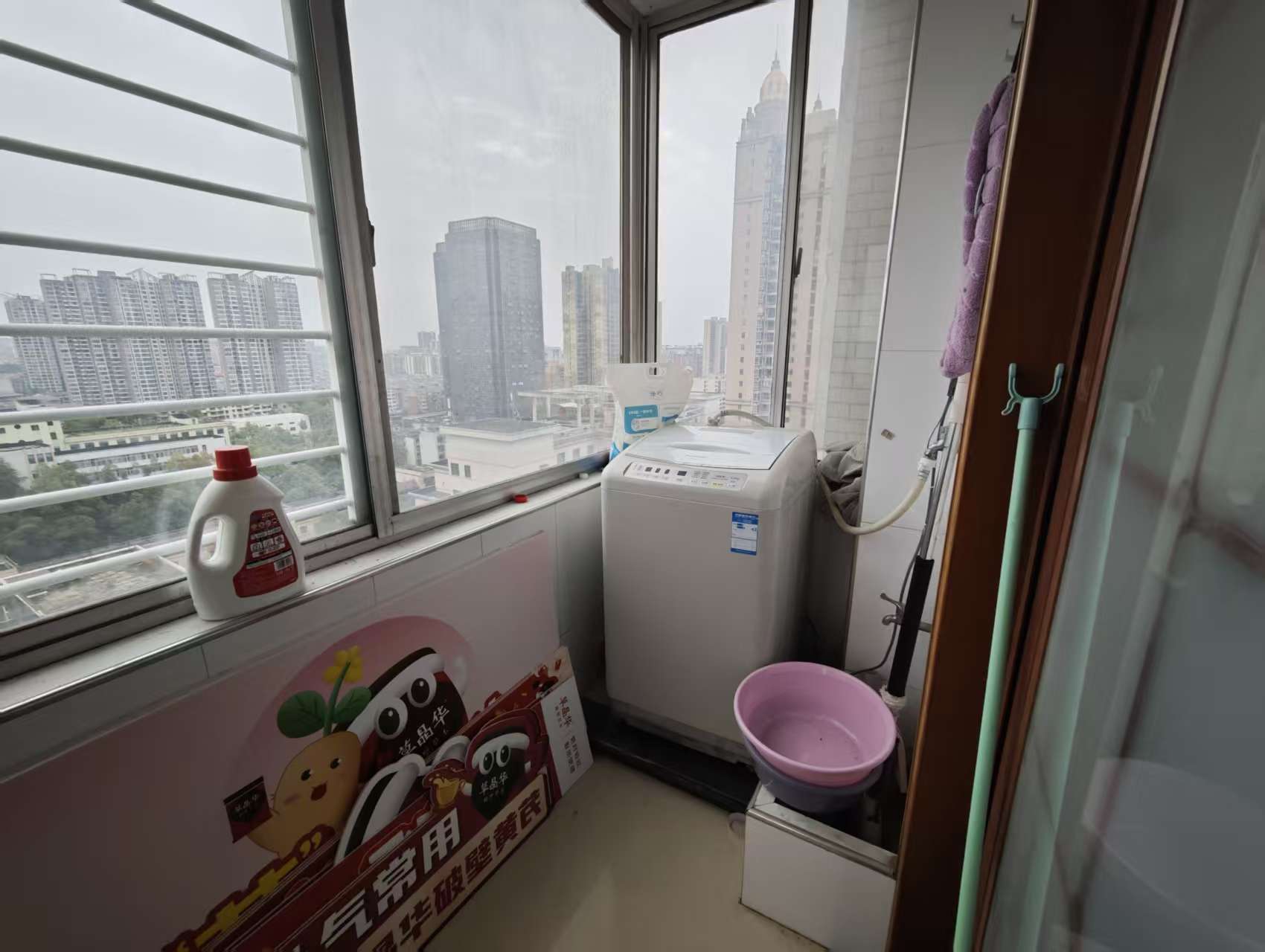 银色现代城 3室2厅1卫 1800.0元/月 银色现代城 3室2厅1卫 1800.0元/月室内图