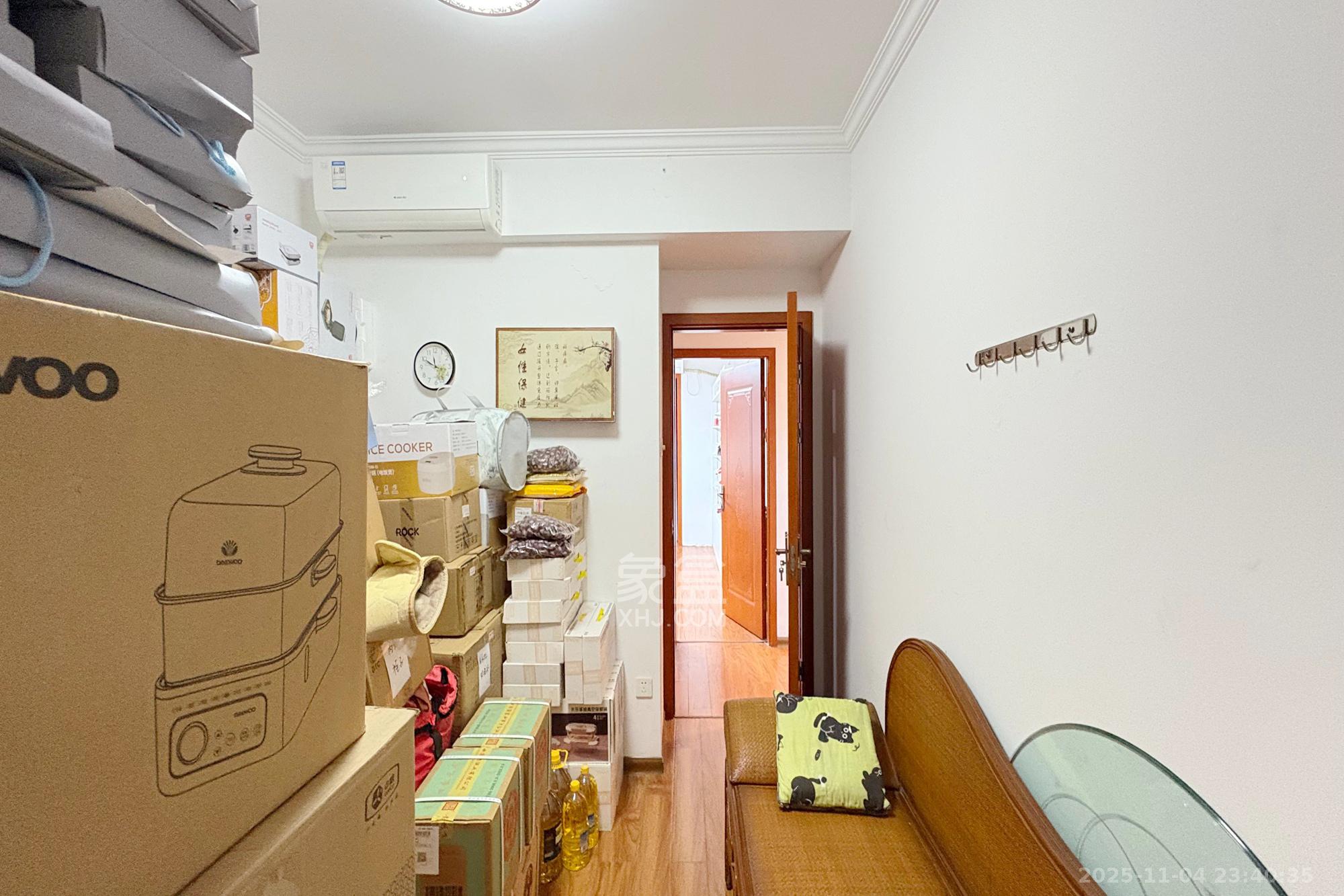 湘域城邦（湘域国际中心）  3室2厅1卫    210.0万卧室