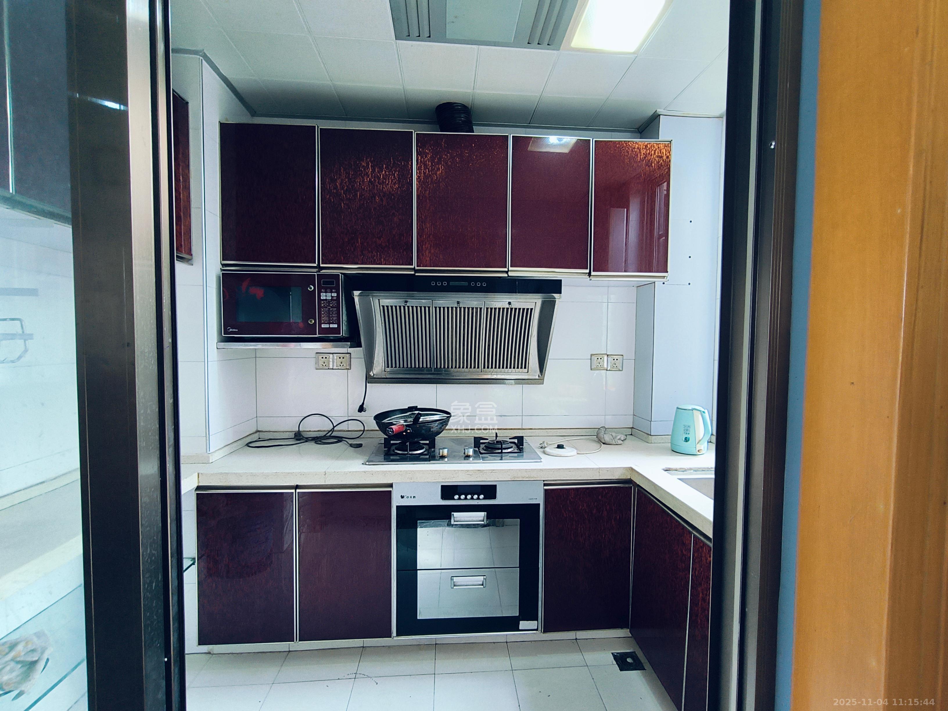 三景国际 4室2厅2卫 1800.0元/月 三景国际 4室2厅2卫 1800.0元/月室内图