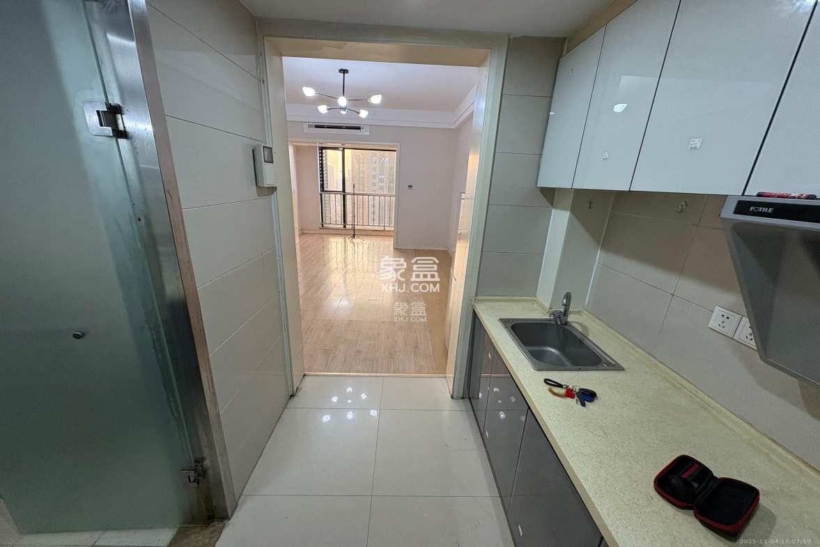 湘腾城市广场 1室1厅1卫 1600.0元/月 湘腾城市广场 1室1厅1卫 1600.0元/月室内图