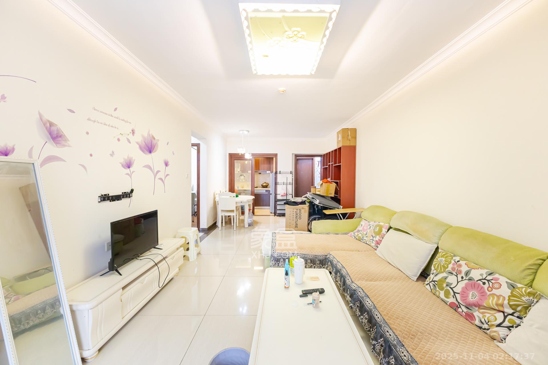 时代倾城二期 2室2厅1卫 63.8万 时代倾城二期 2室2厅1卫 63.8万客厅