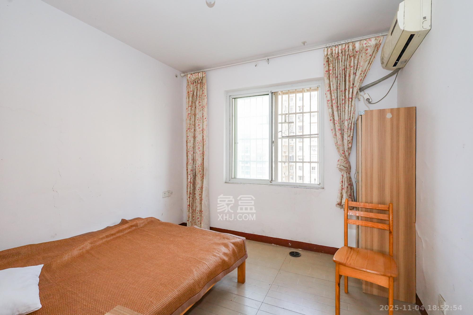 谷山庭院一期 3室2厅1卫 49.8万 谷山庭院一期 3室2厅1卫 49.8万卧室