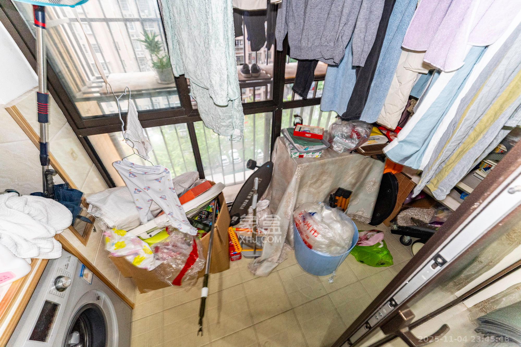 华润凤凰城三期  2室2厅1卫    63.8万阳台