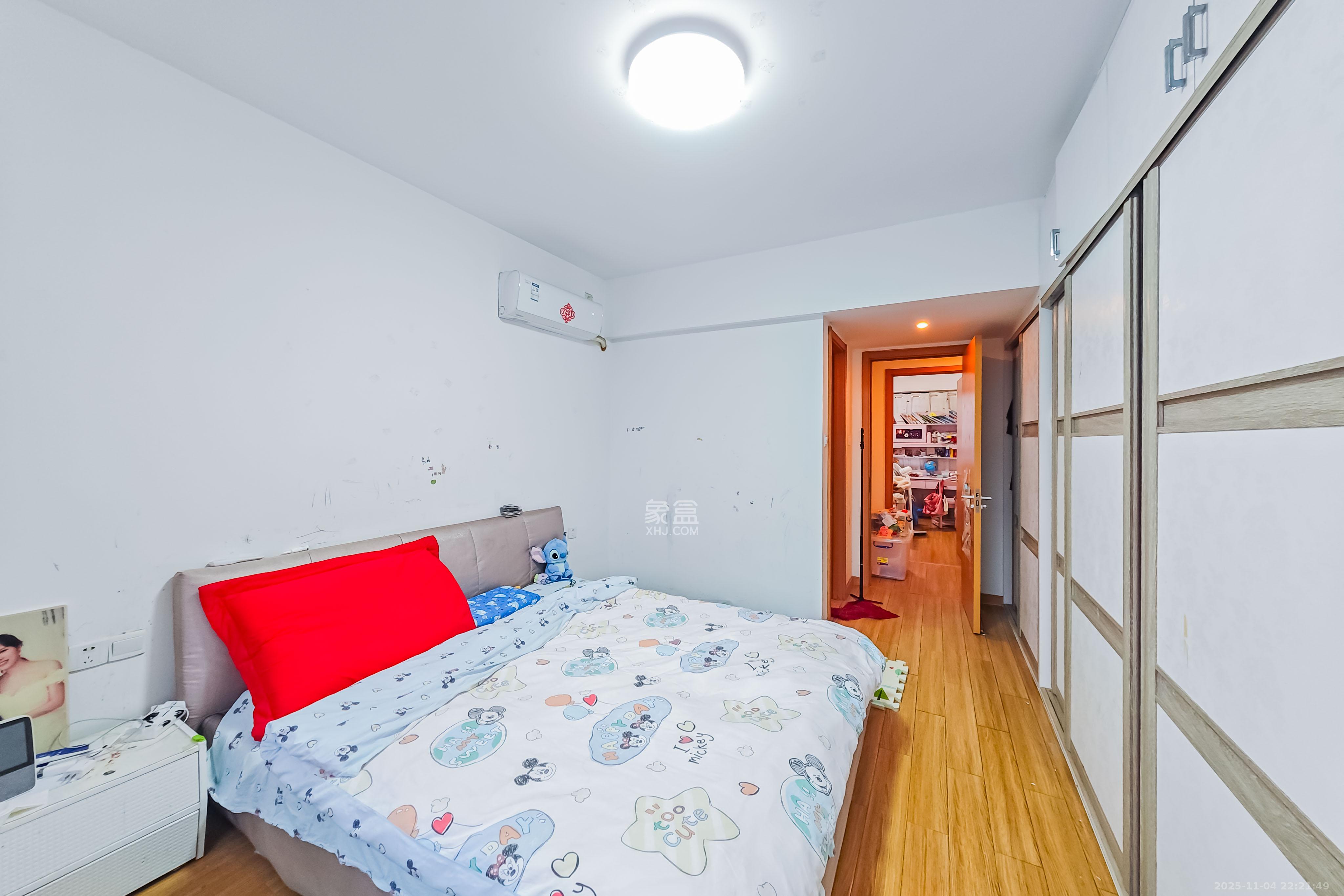 旭辉国际广场（永升商业广场）  4室2厅2卫    165.0万卧室