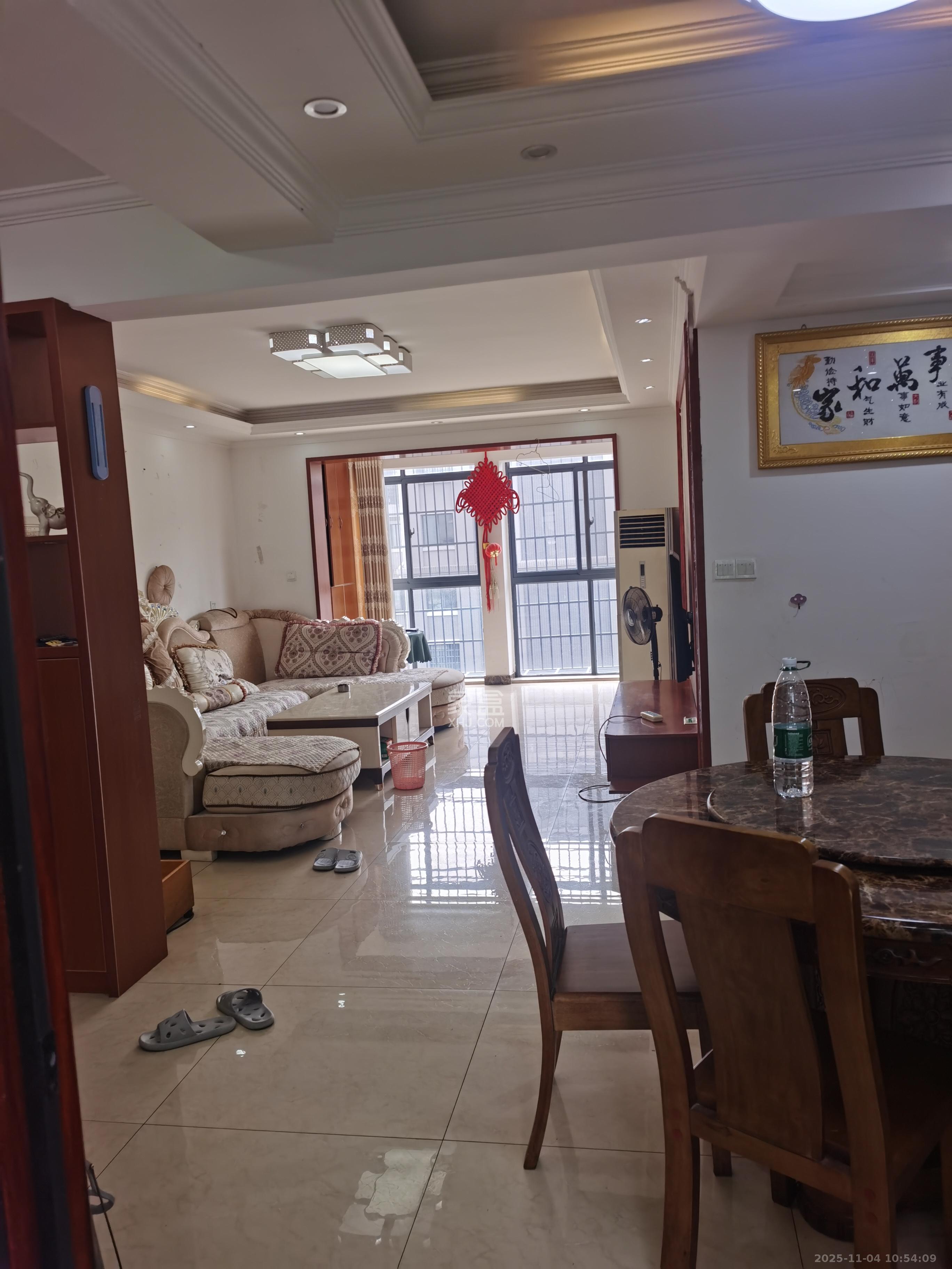 丰源国际  4室2厅2卫    2200.0元/月