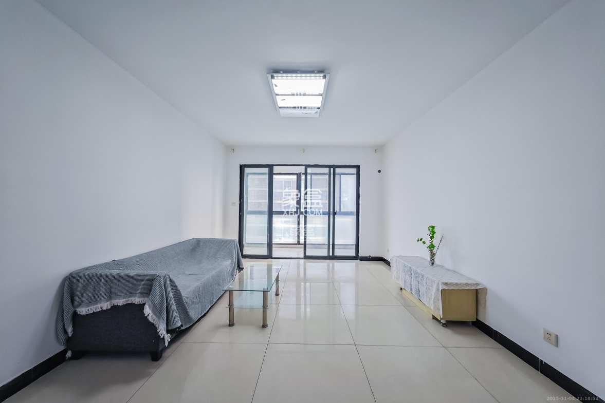 融科东南海 3室2厅1卫 88.0万 融科东南海 3室2厅1卫 88.0万客厅