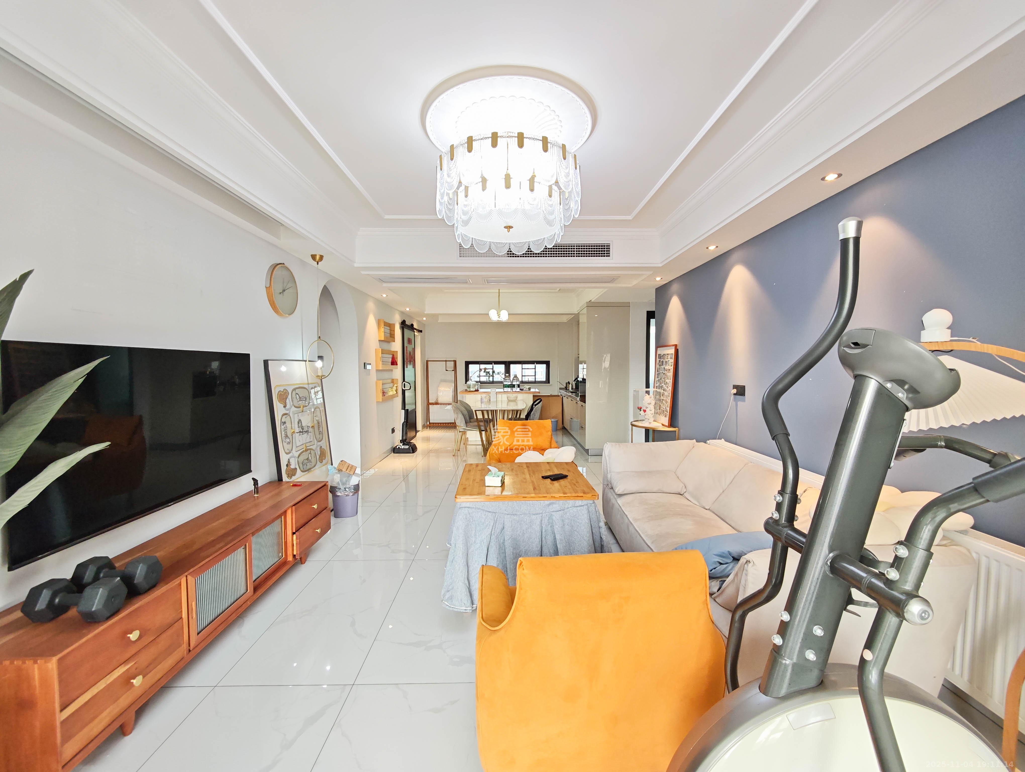 保利城(中航城国际社区、郡原美村) 4室2厅2卫 160.0万 保利城(中航城国际社区、郡原美村) 4室2厅2卫 160.0万客厅