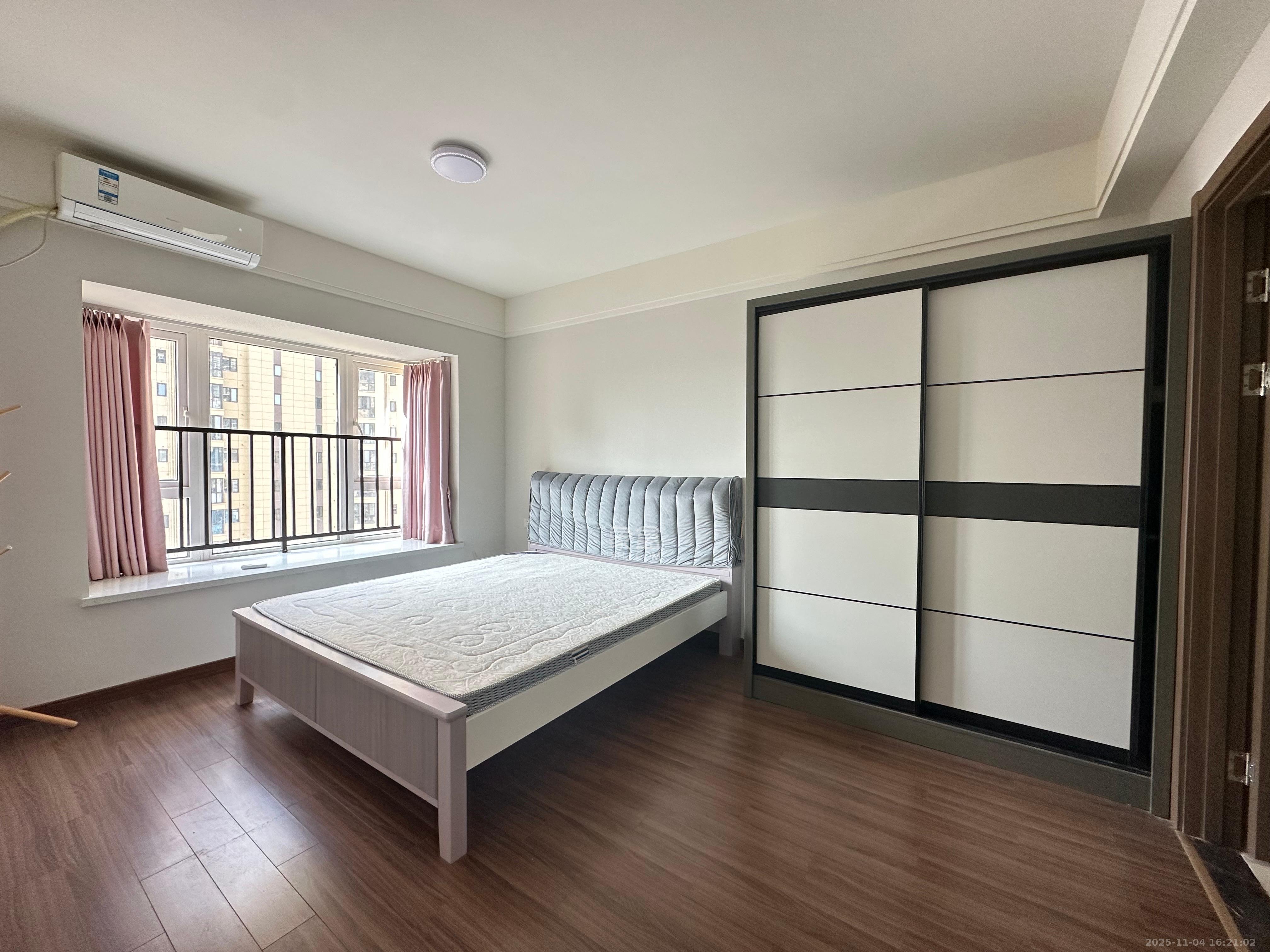 保利香槟国际  4室2厅2卫    2500.0元/月室内图