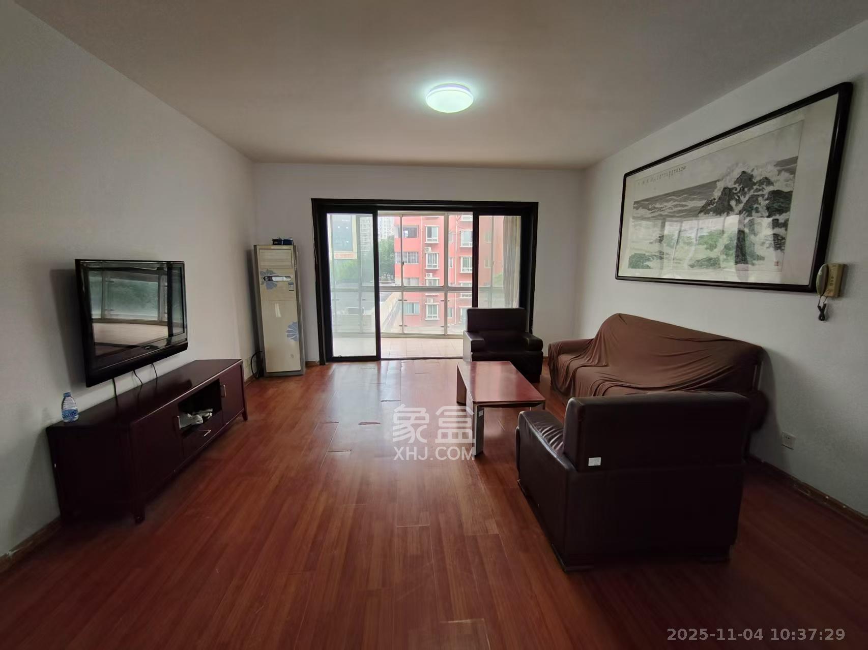 友谊嘉园  4室2厅2卫    3200.0元/月