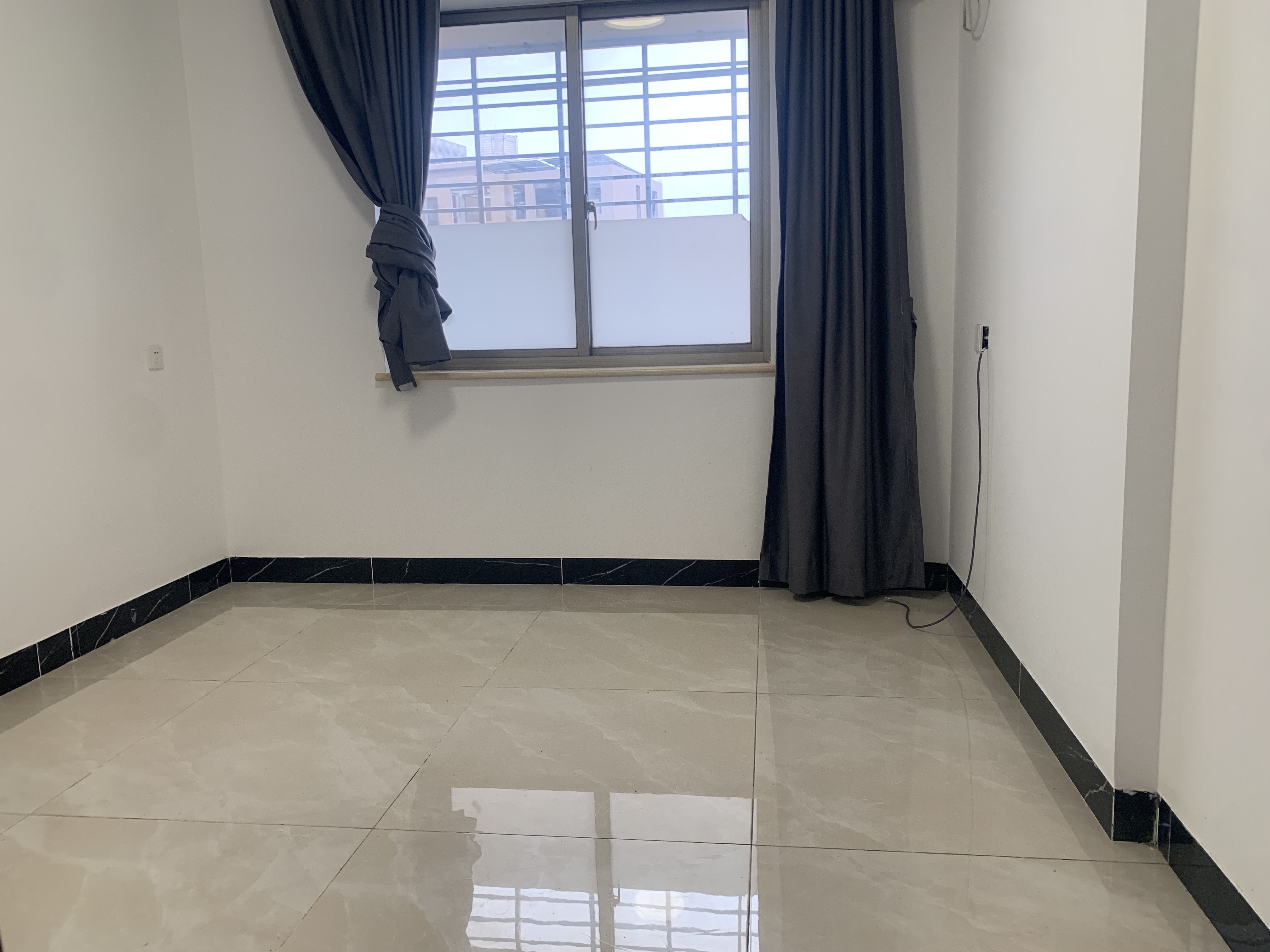 润龙花园  3室2厅2卫    3800.0元/月室内图