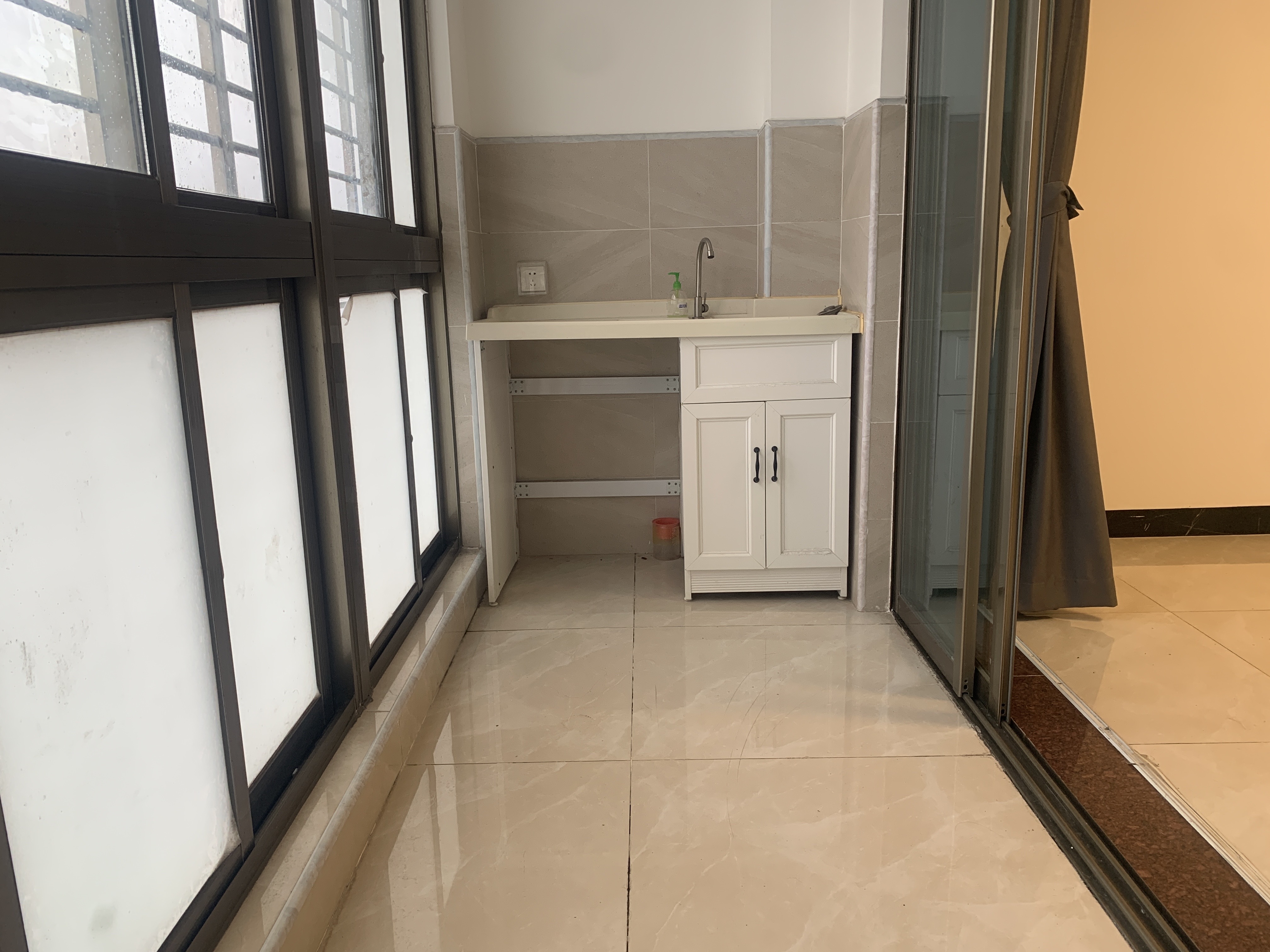 润龙花园  3室2厅2卫    3800.0元/月室内图