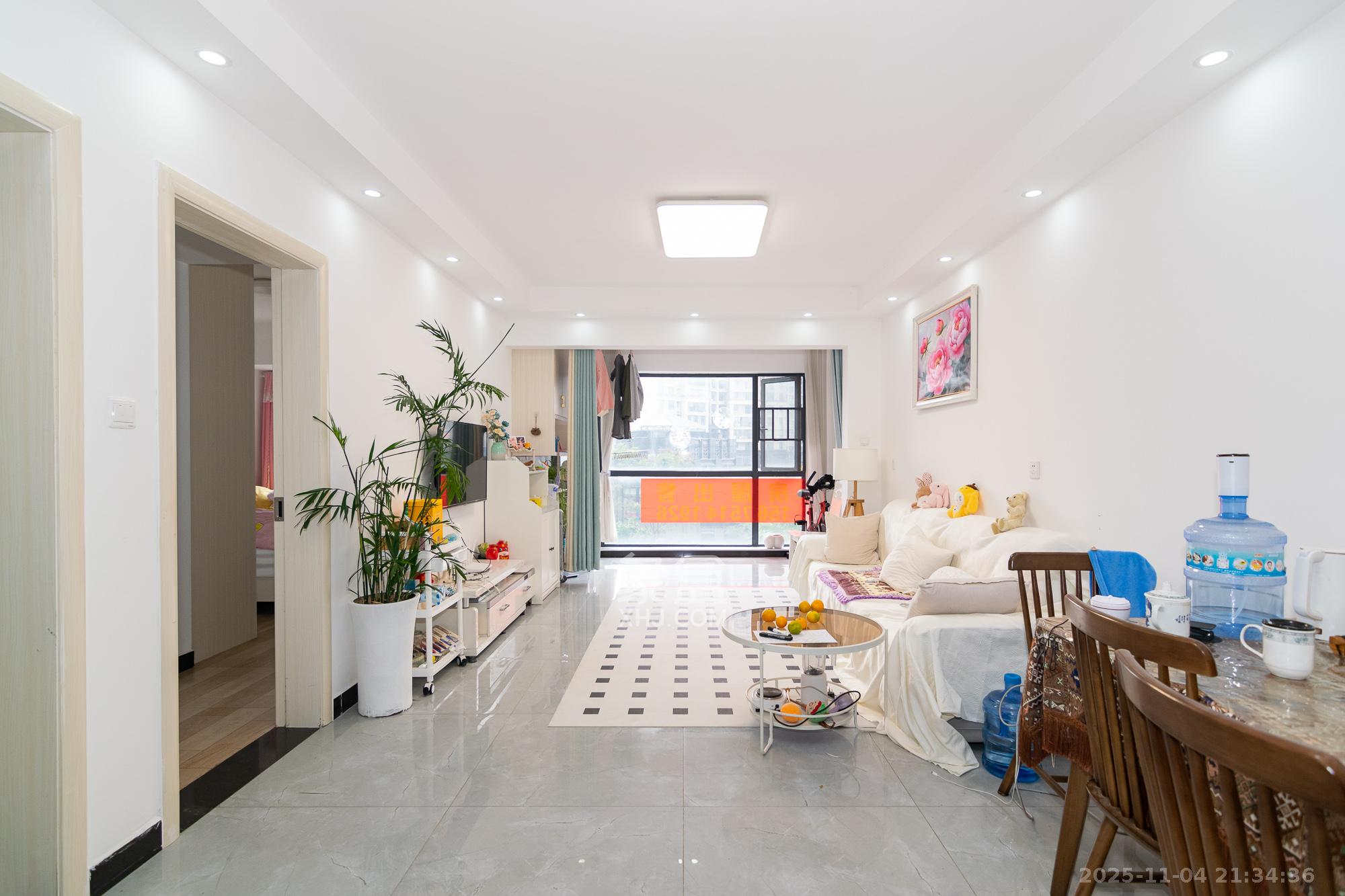 中粮鸿云 3室2厅2卫 69.8万 中粮鸿云 3室2厅2卫 69.8万客厅