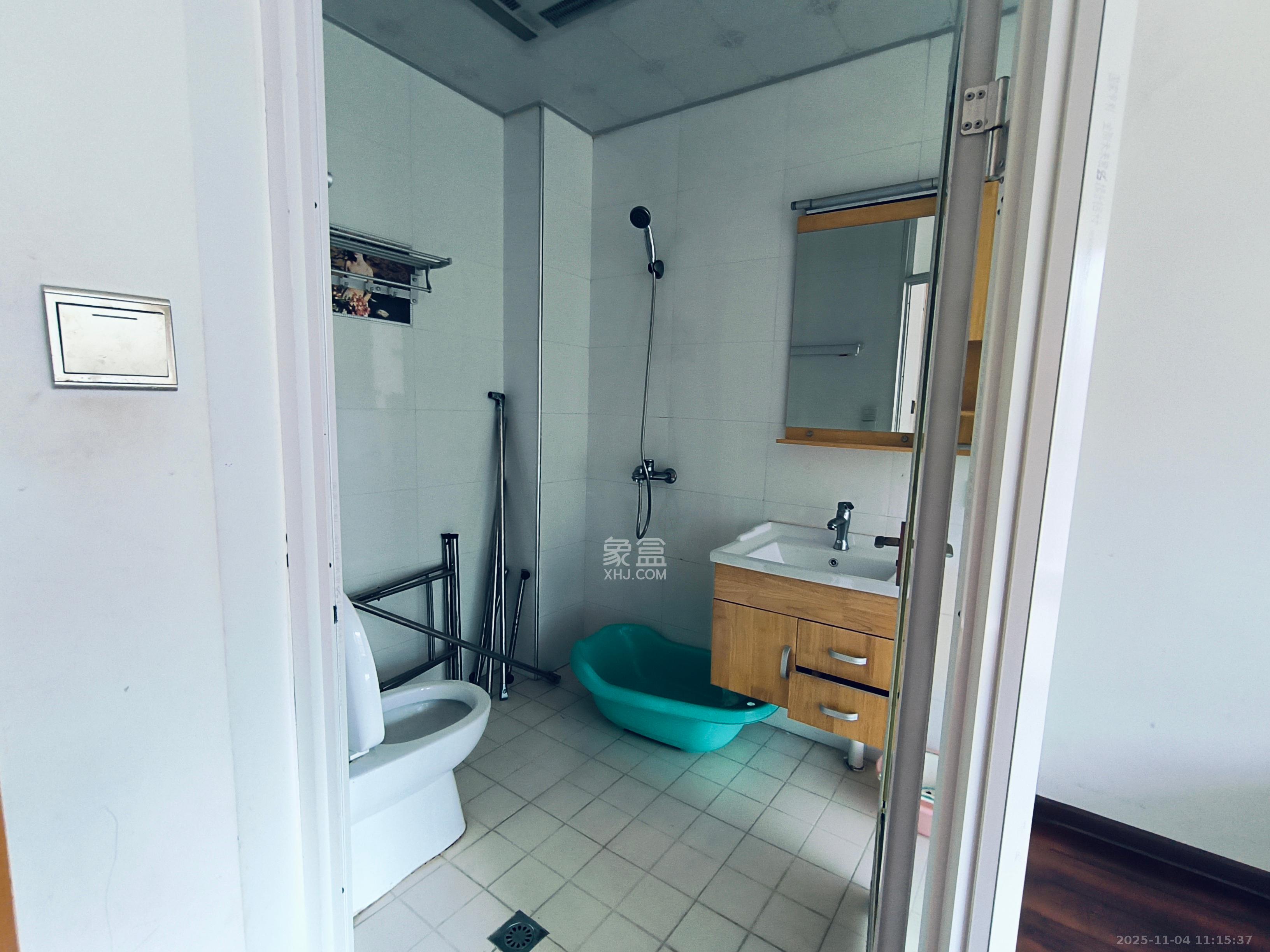 三景国际  4室2厅2卫    1800.0元/月室内图