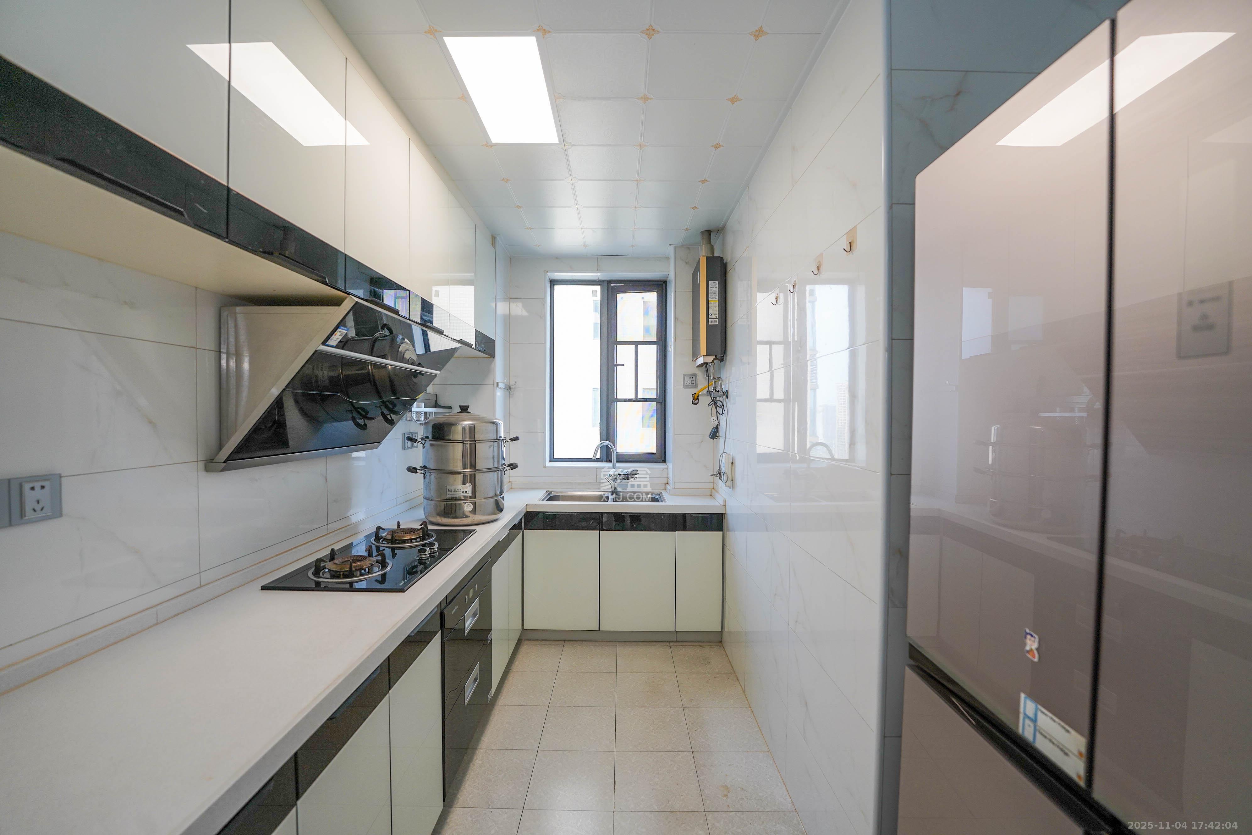 中南国际眼镜城（中伟商业中心）  3室2厅2卫    75.0万厨房