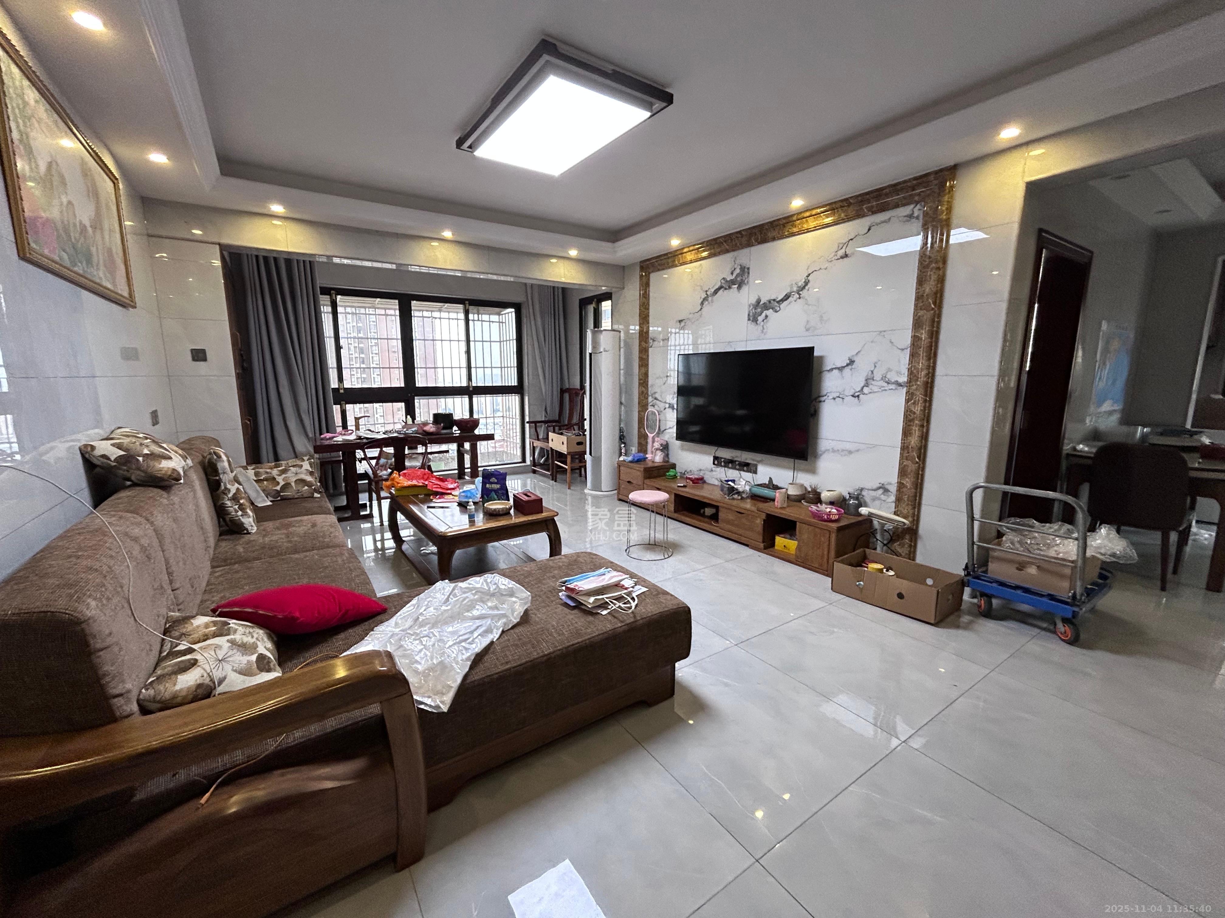 星城春晓 3室2厅2卫 2400.0元/月 星城春晓 3室2厅2卫 2400.0元/月室内图