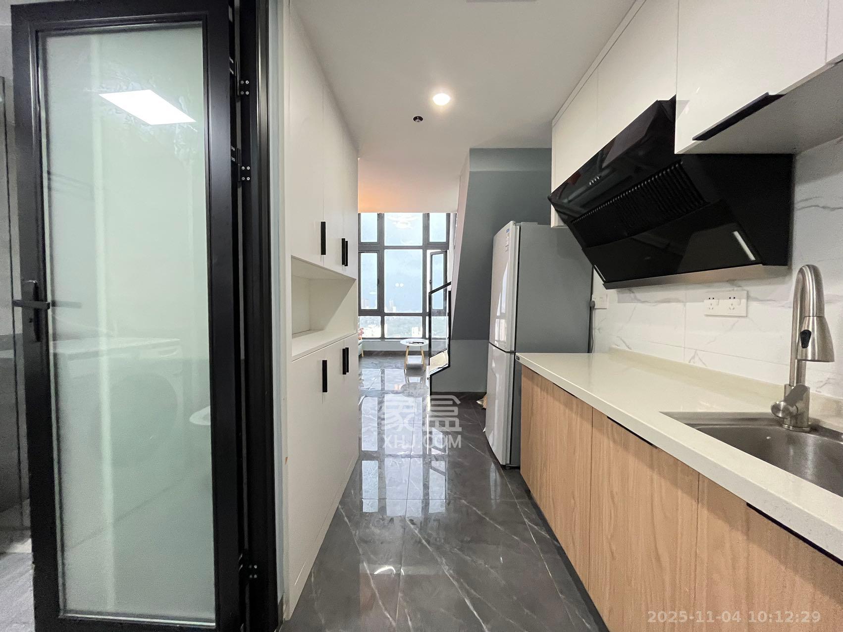 藏珑湖上公馆  1室1厅1卫    2600.0元/月室内图