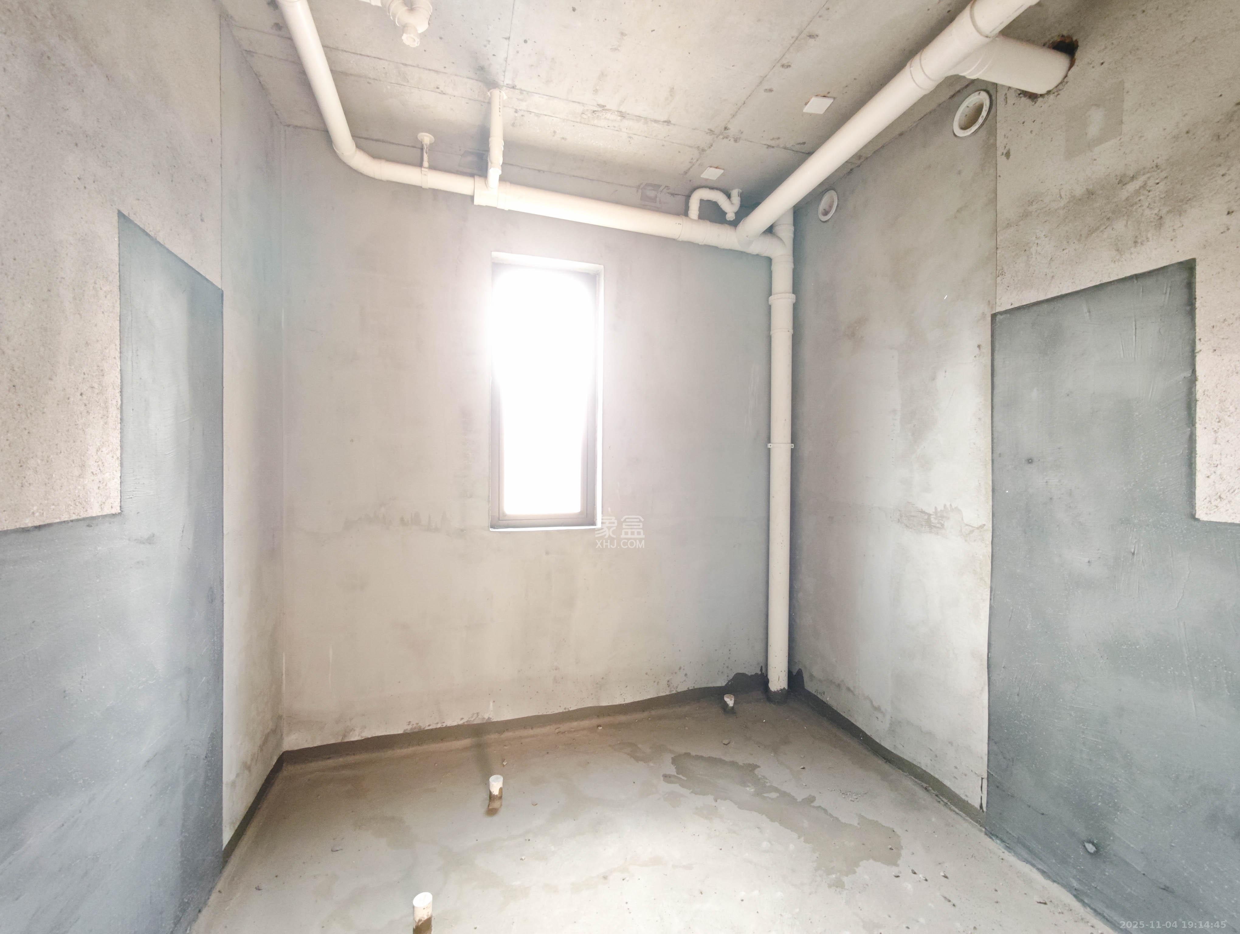 保利城（中航城国际社区、郡原美村）  4室2厅2卫    148.0万卫生间