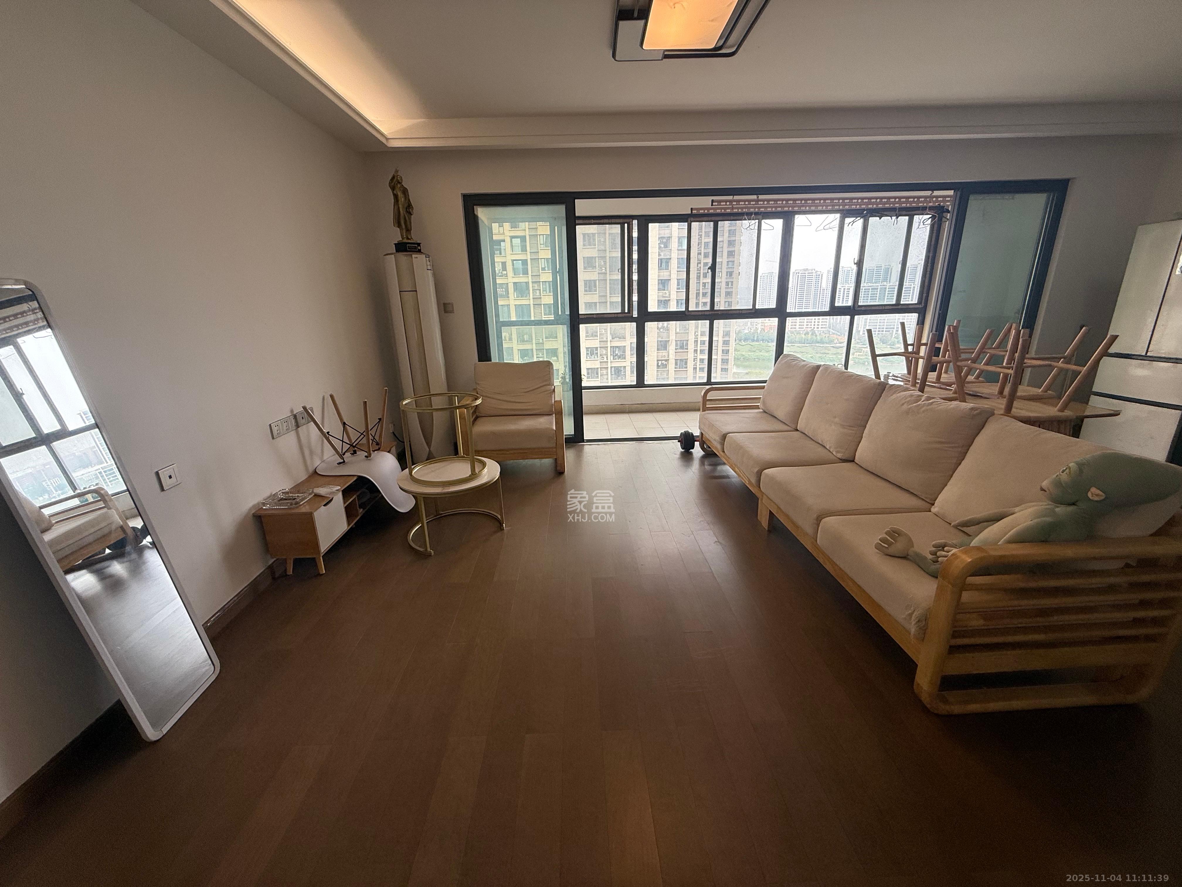 阳光城尚东湾蜜桃园 4室2厅2卫 2800.0元/月 阳光城尚东湾蜜桃园 4室2厅2卫 2800.0元/月室内图